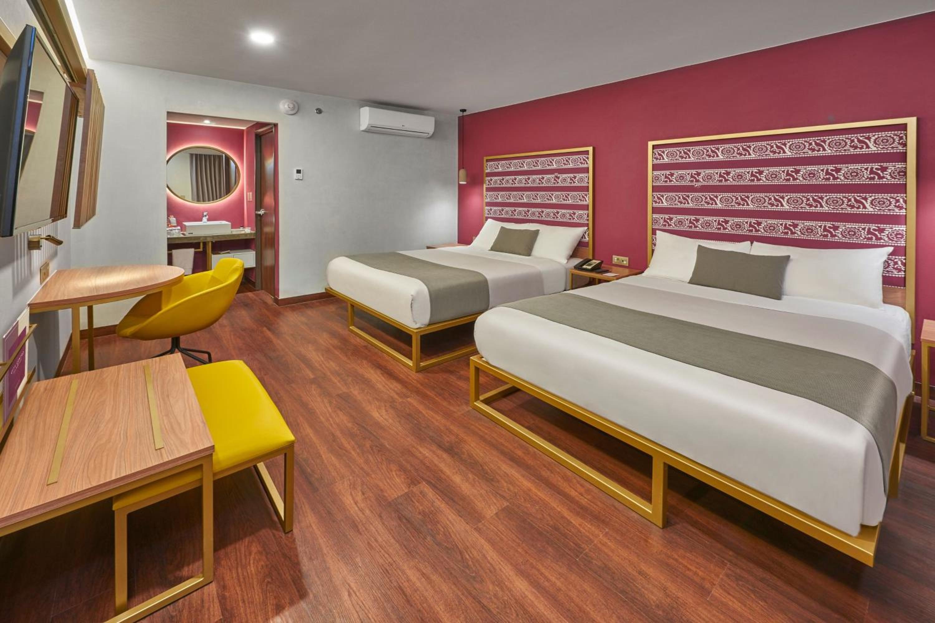 Queen Room with Two Queen Beds photo 1