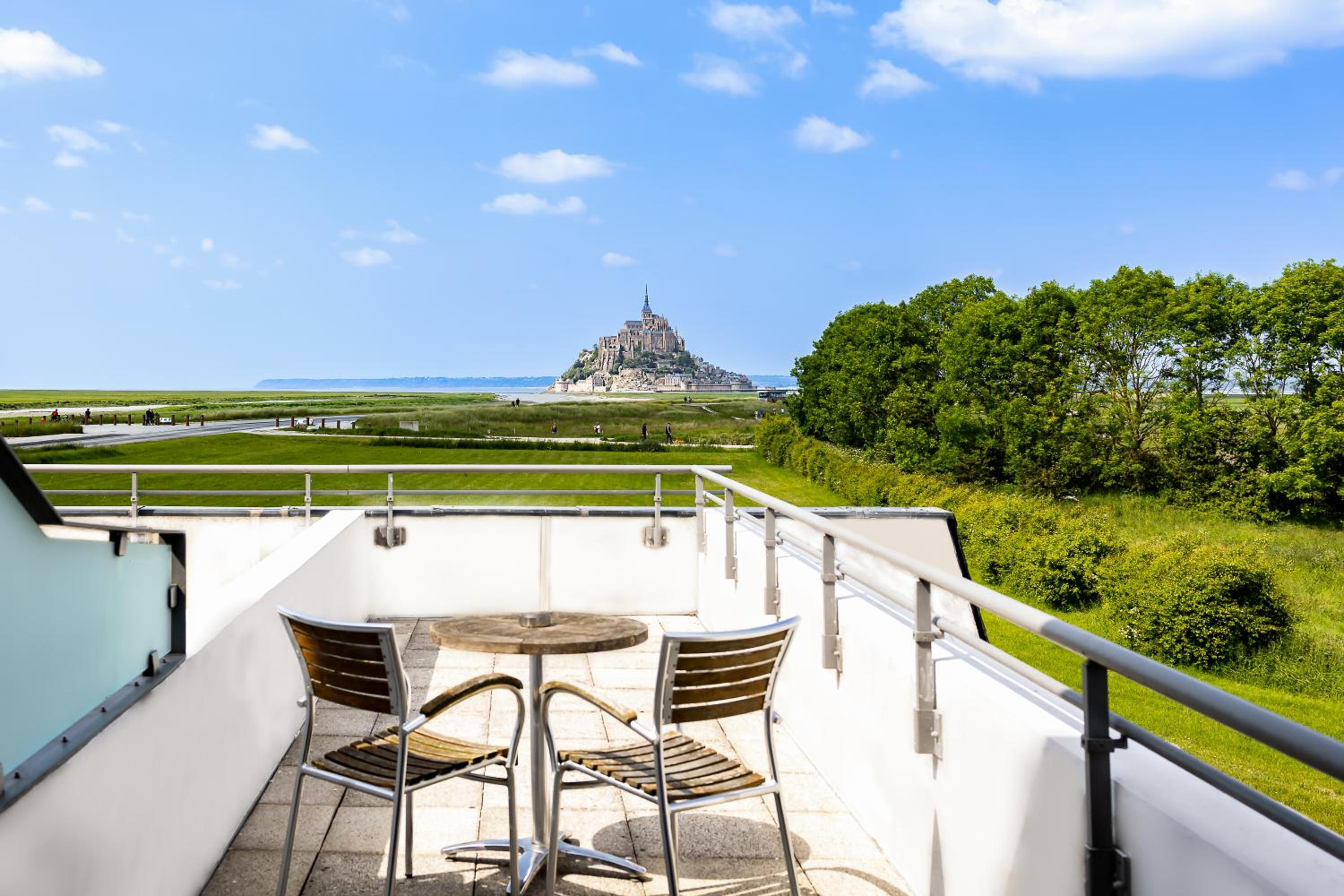 Signature Room with Balcony and Mont-Saint-Michel View, photo 6
