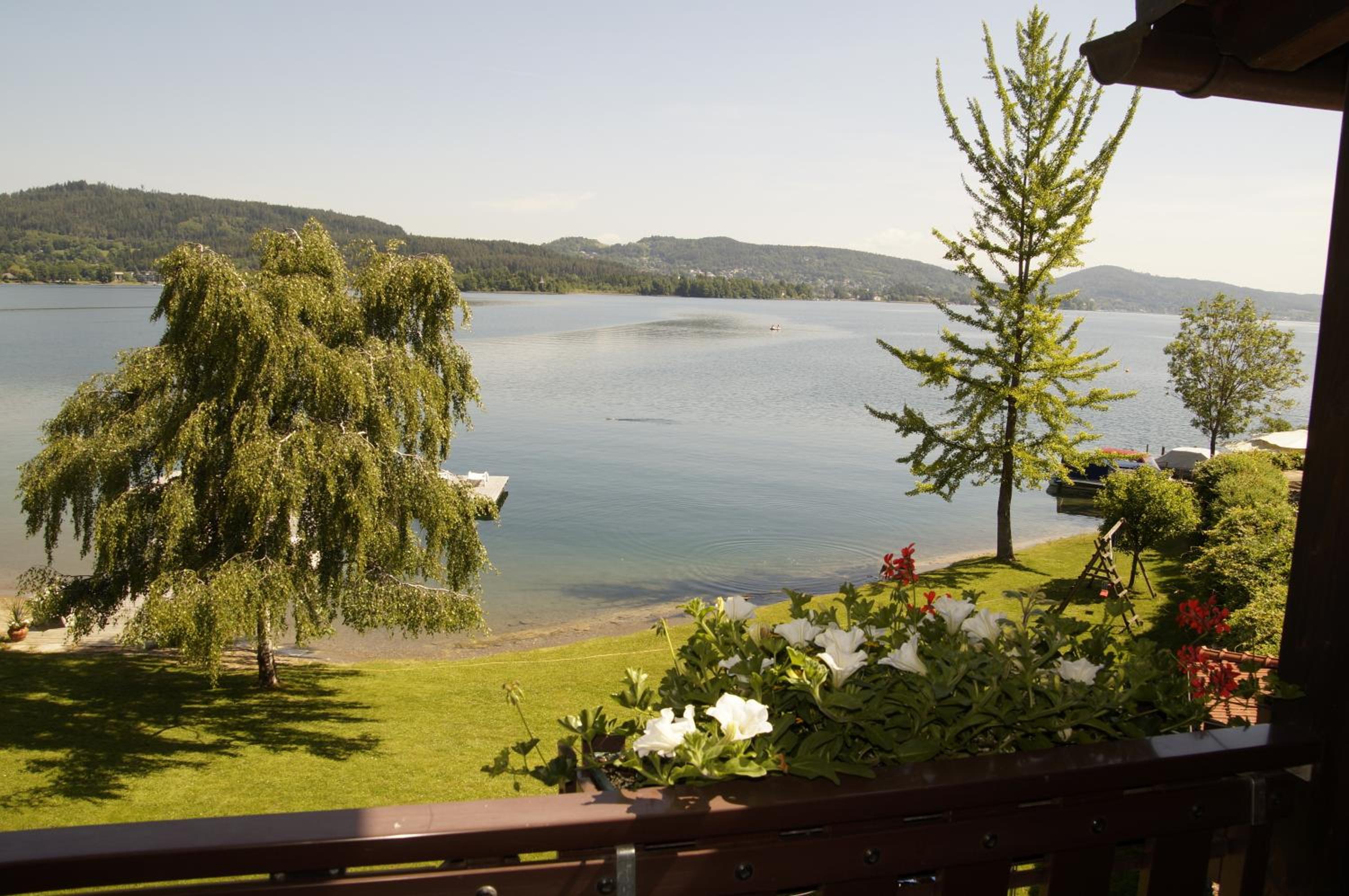 Wörthersee Suite with Balcony and Lake View photo 2