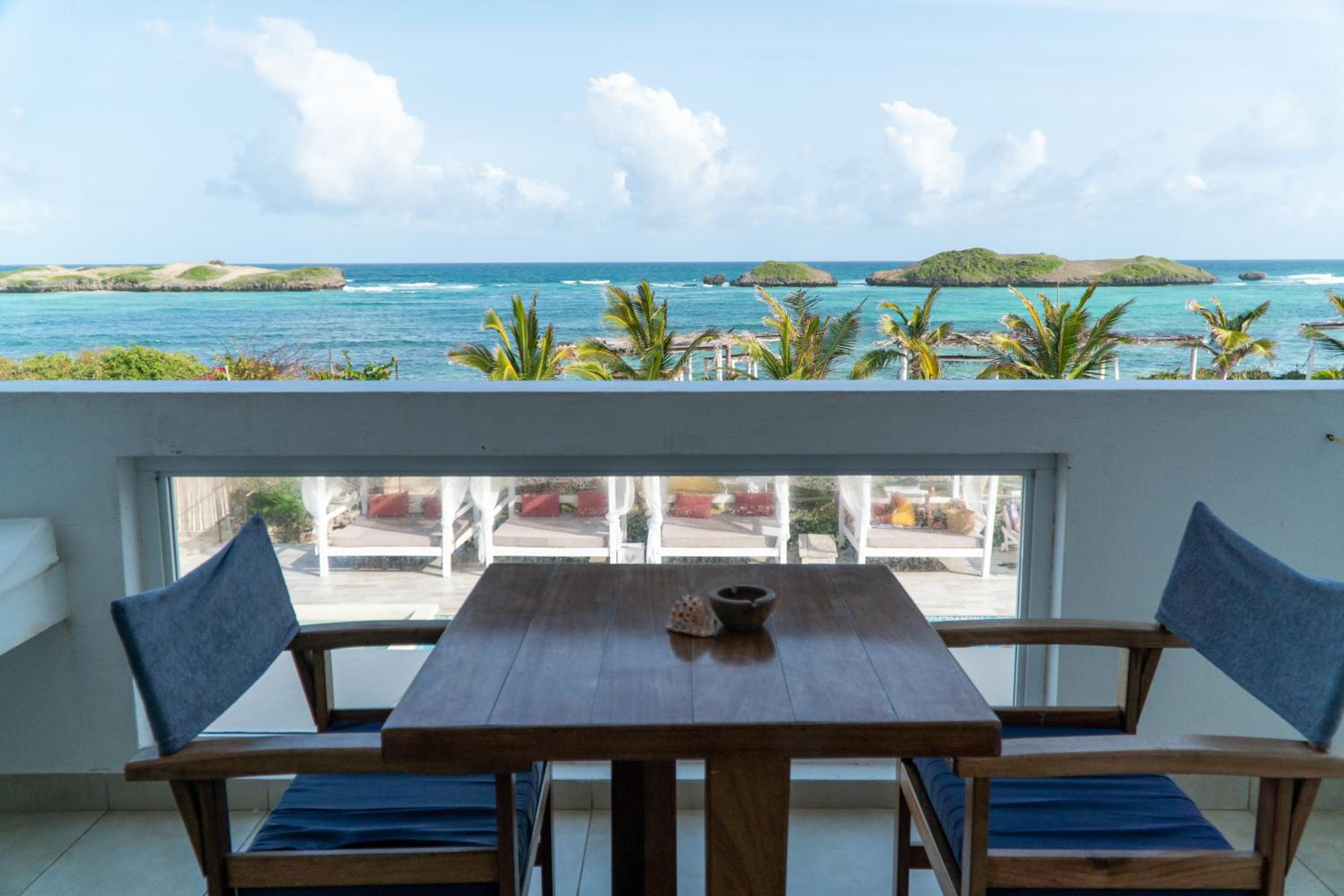 Double Room with Balcony and Sea View - Photo 7