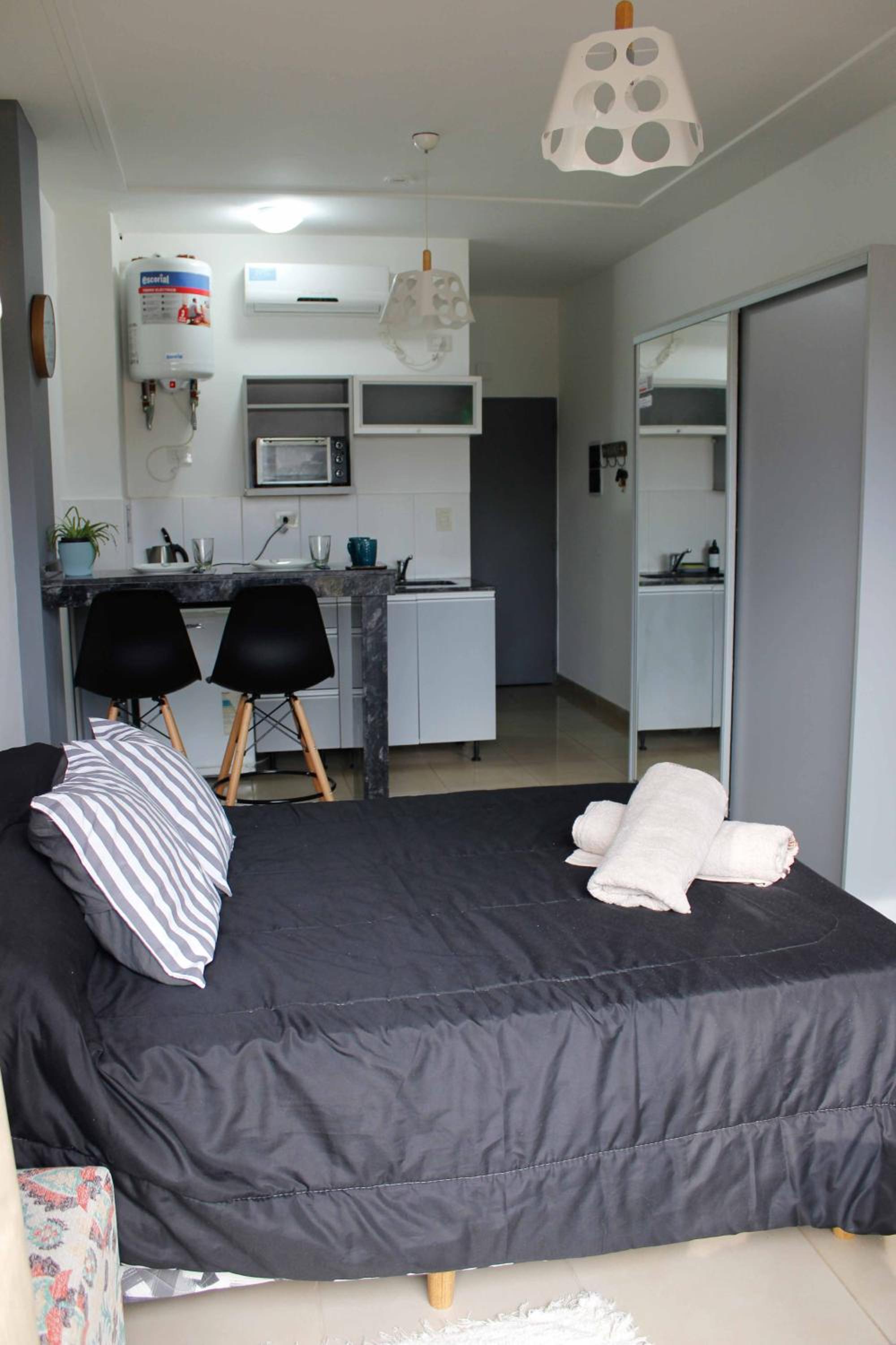 One-Bedroom Apartment photo 1