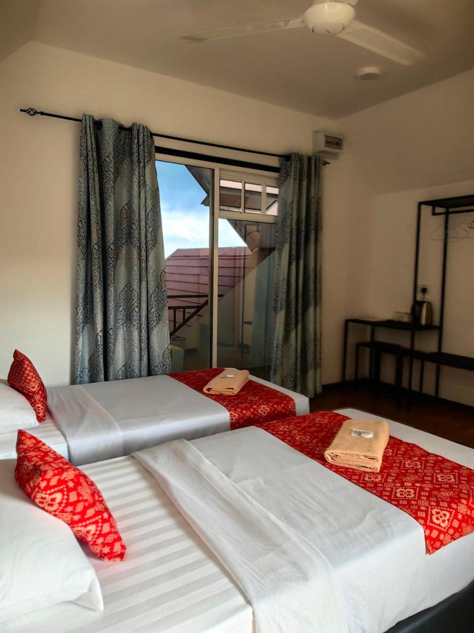Standard Twin Room - Photo 4