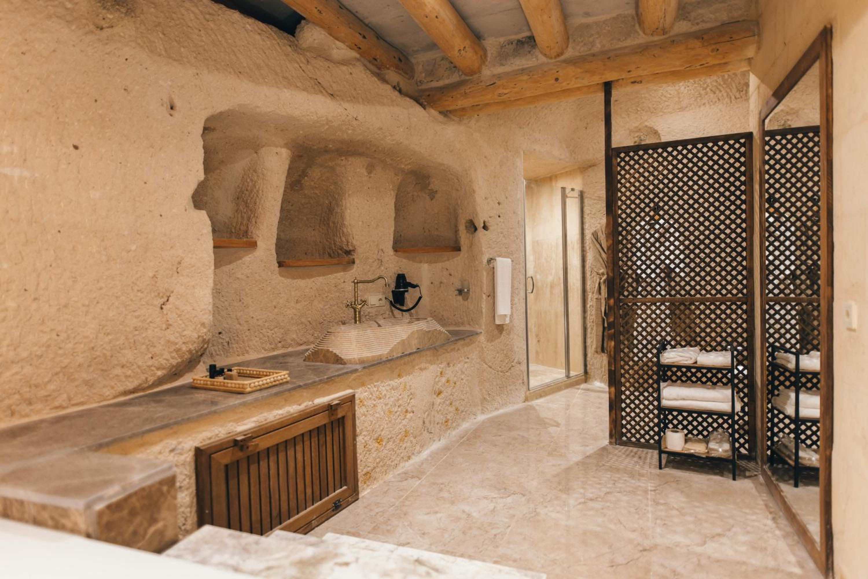 Queen Room with Spa Bath - Photo 13