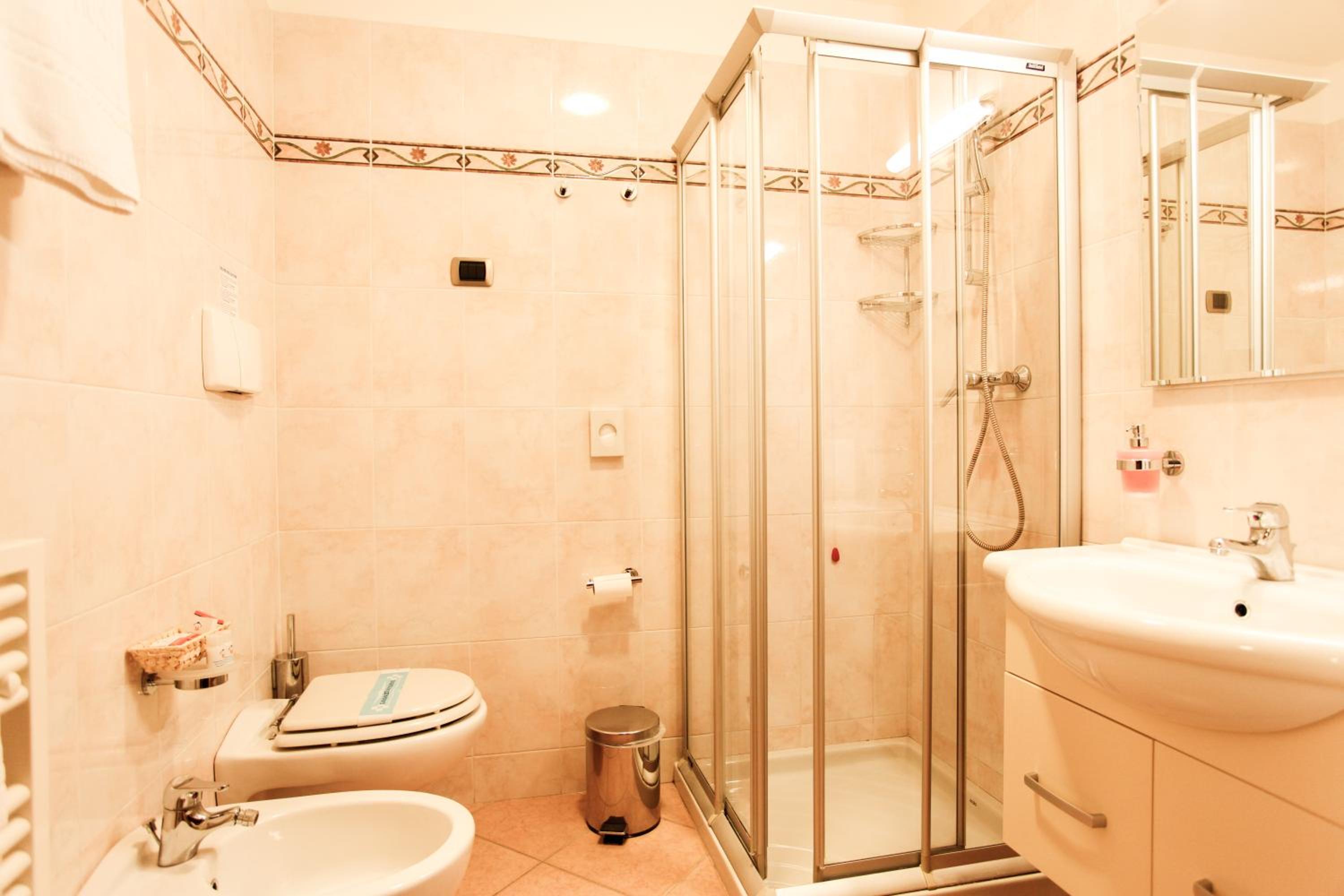 Superior Double or Twin Room with Lake View photo 2