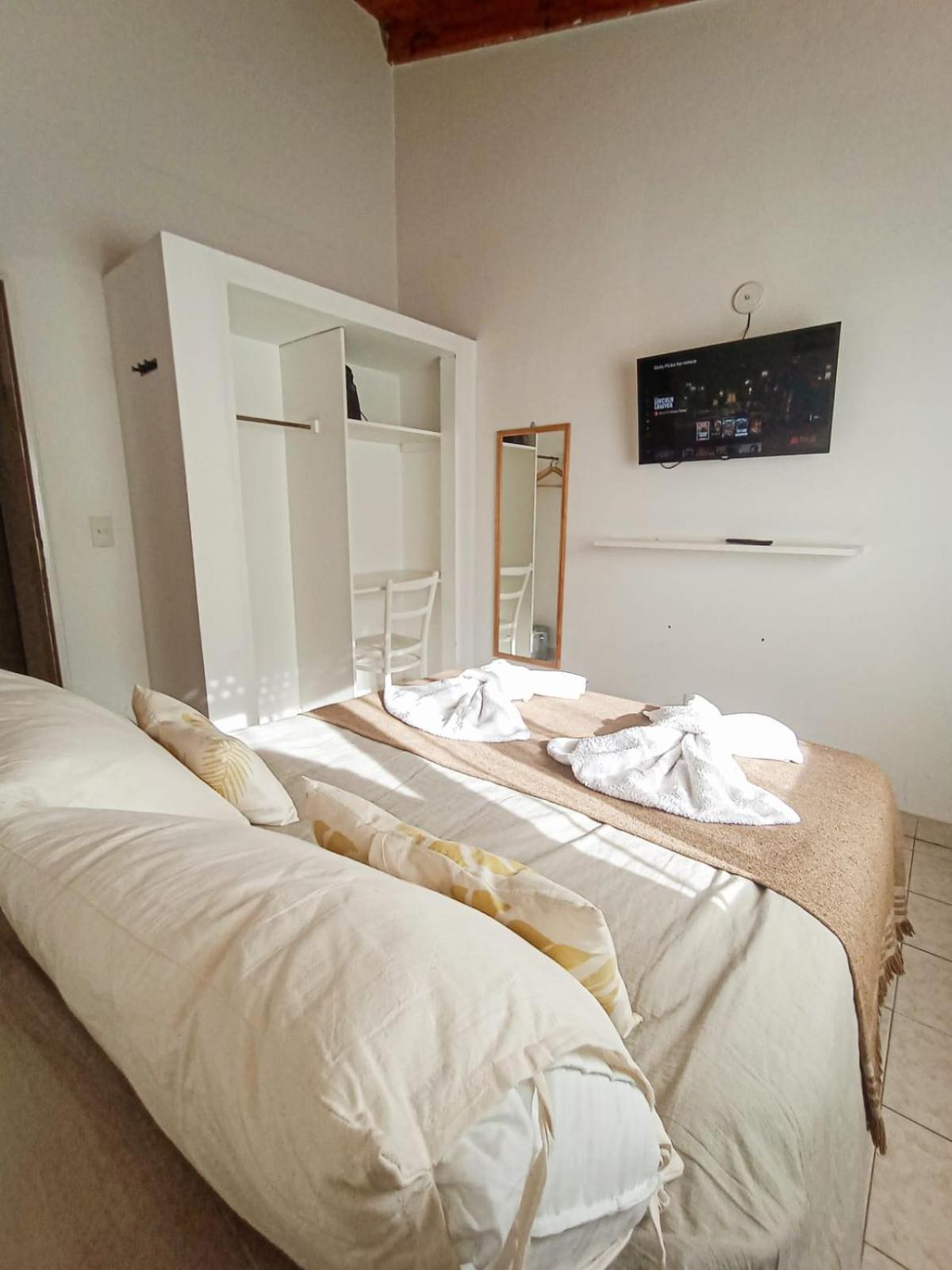 Double Room with Shared Bathroom photo 3