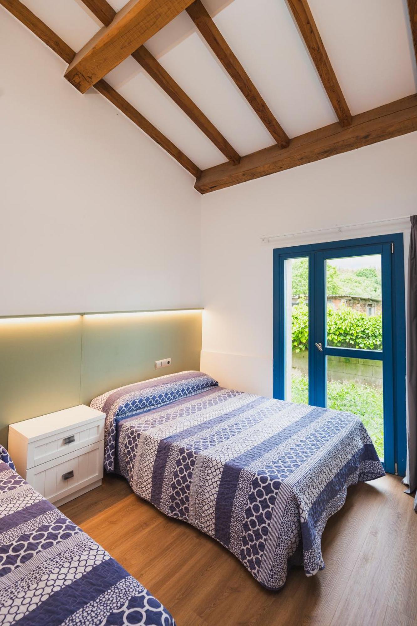 Twin Room - Photo 15