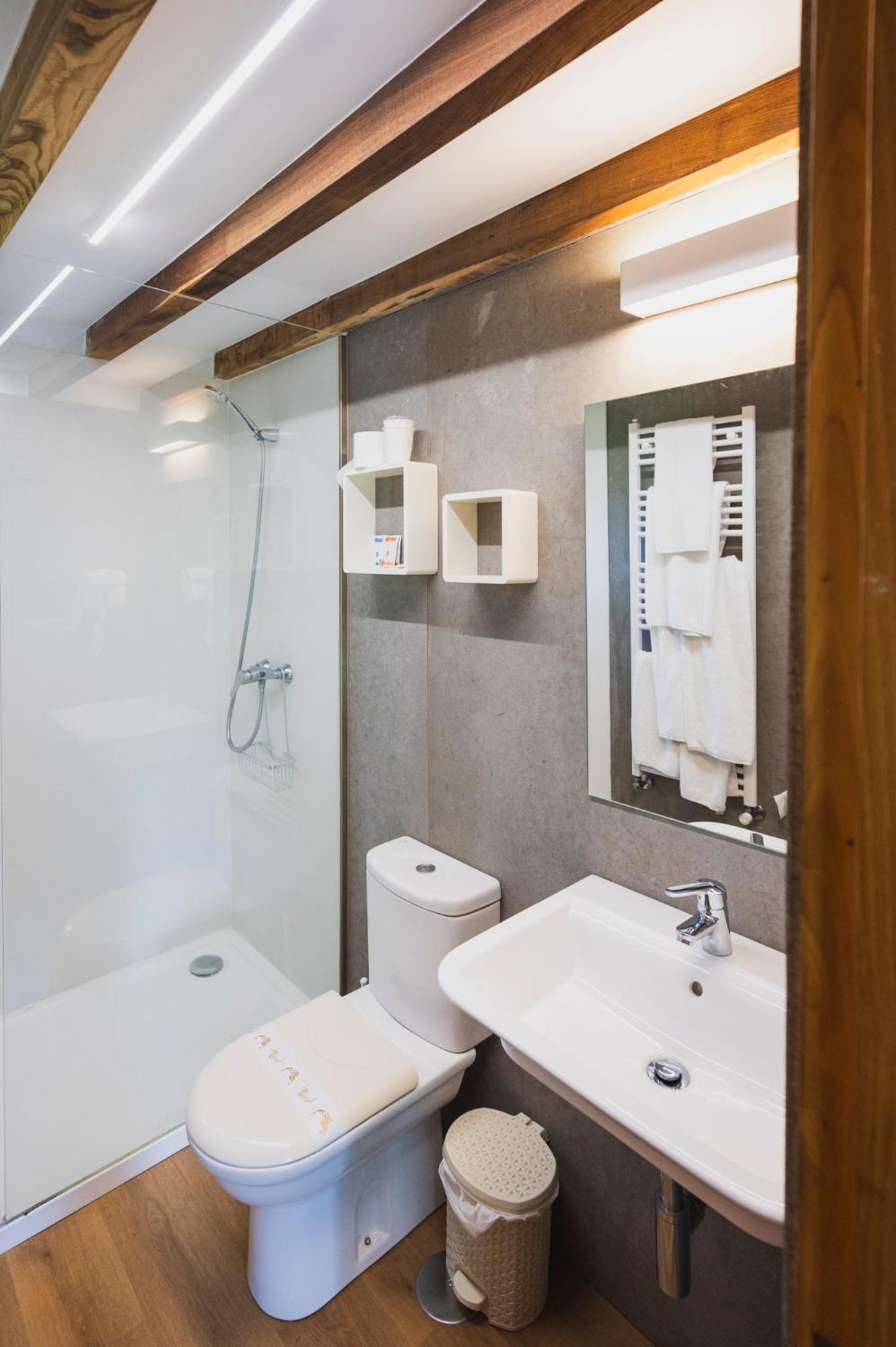 Twin Room - Photo 7