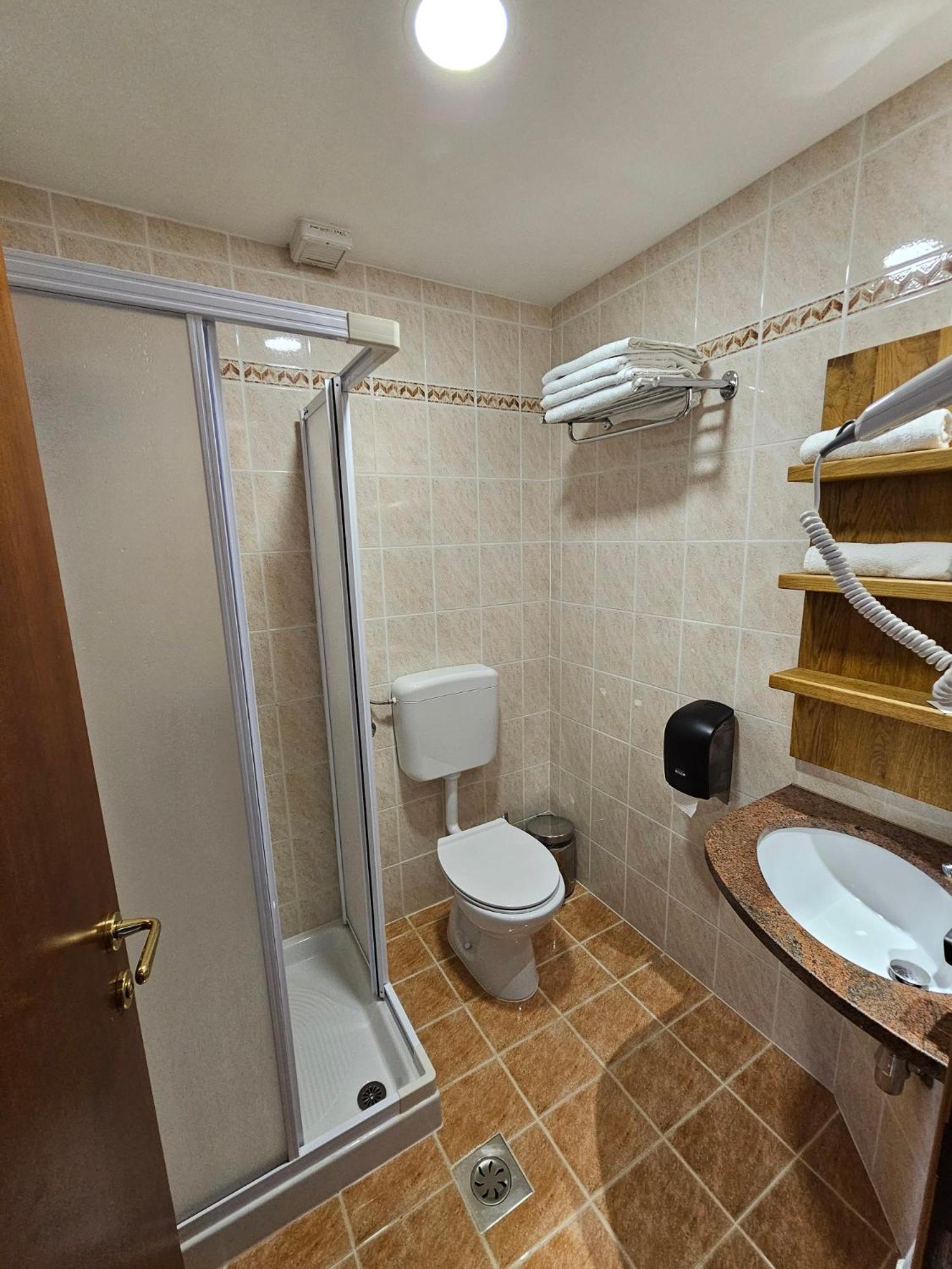 Classic Quadruple Room - Photo 5