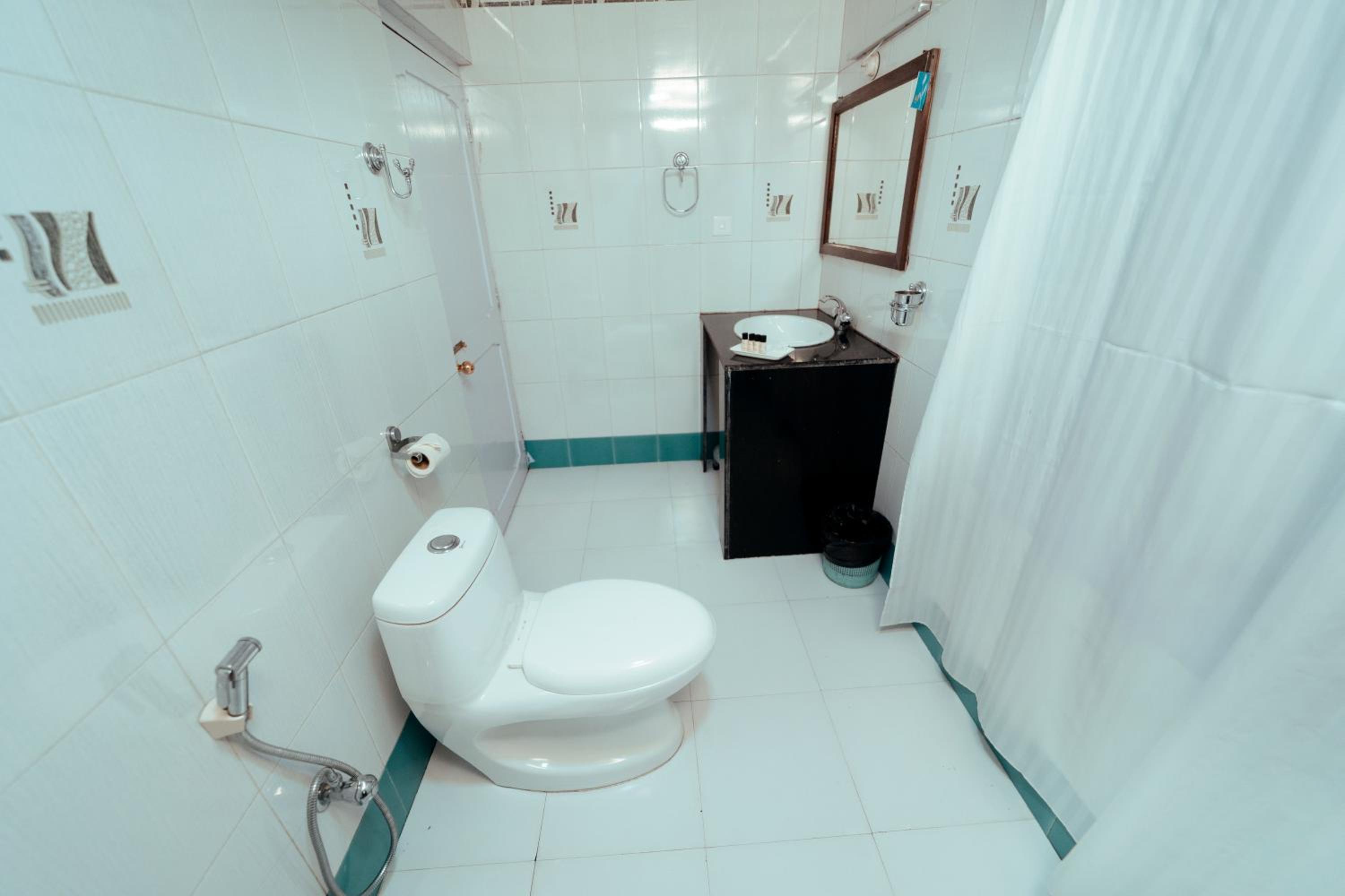 Suite - Photo 18