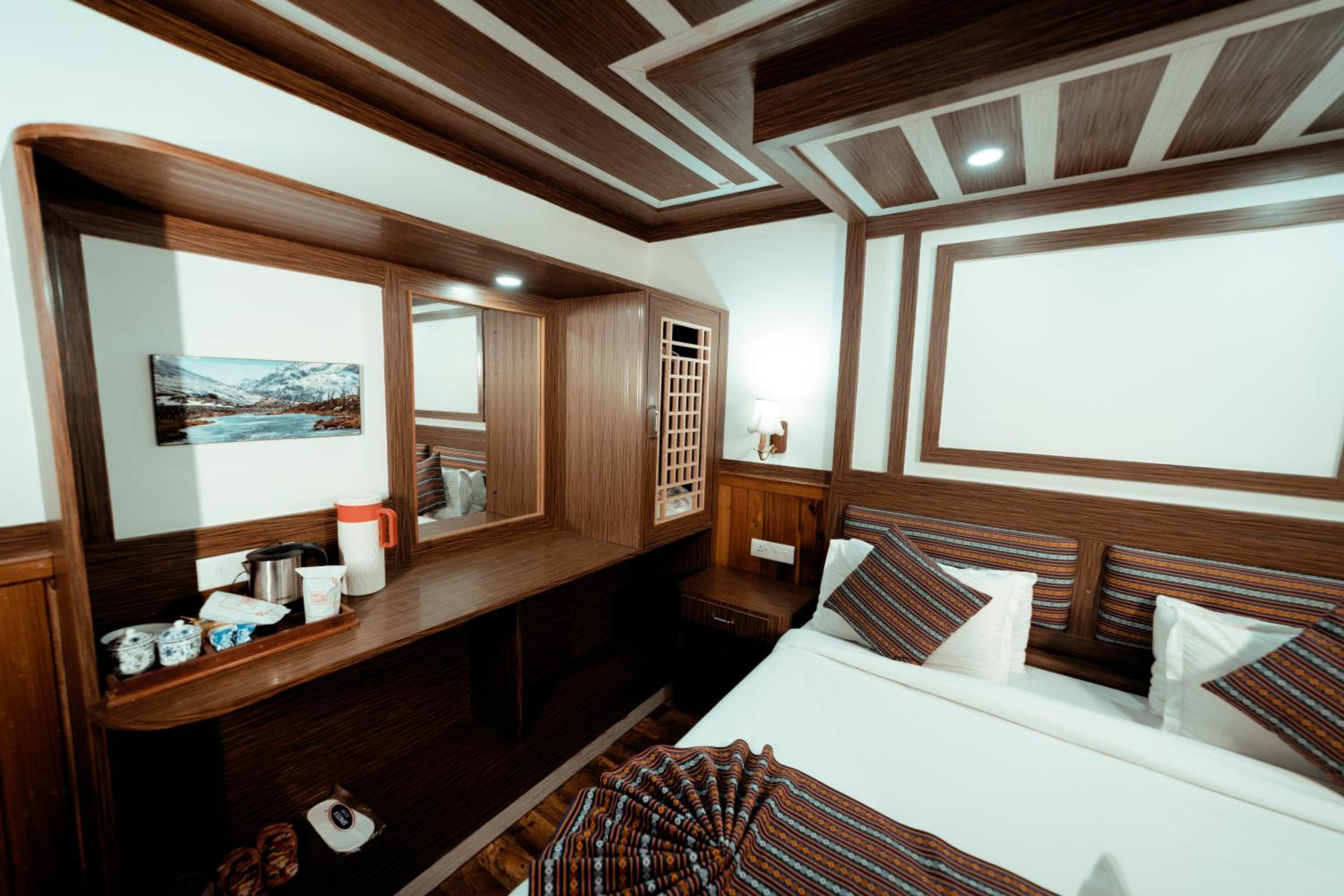 Suite - Photo 19