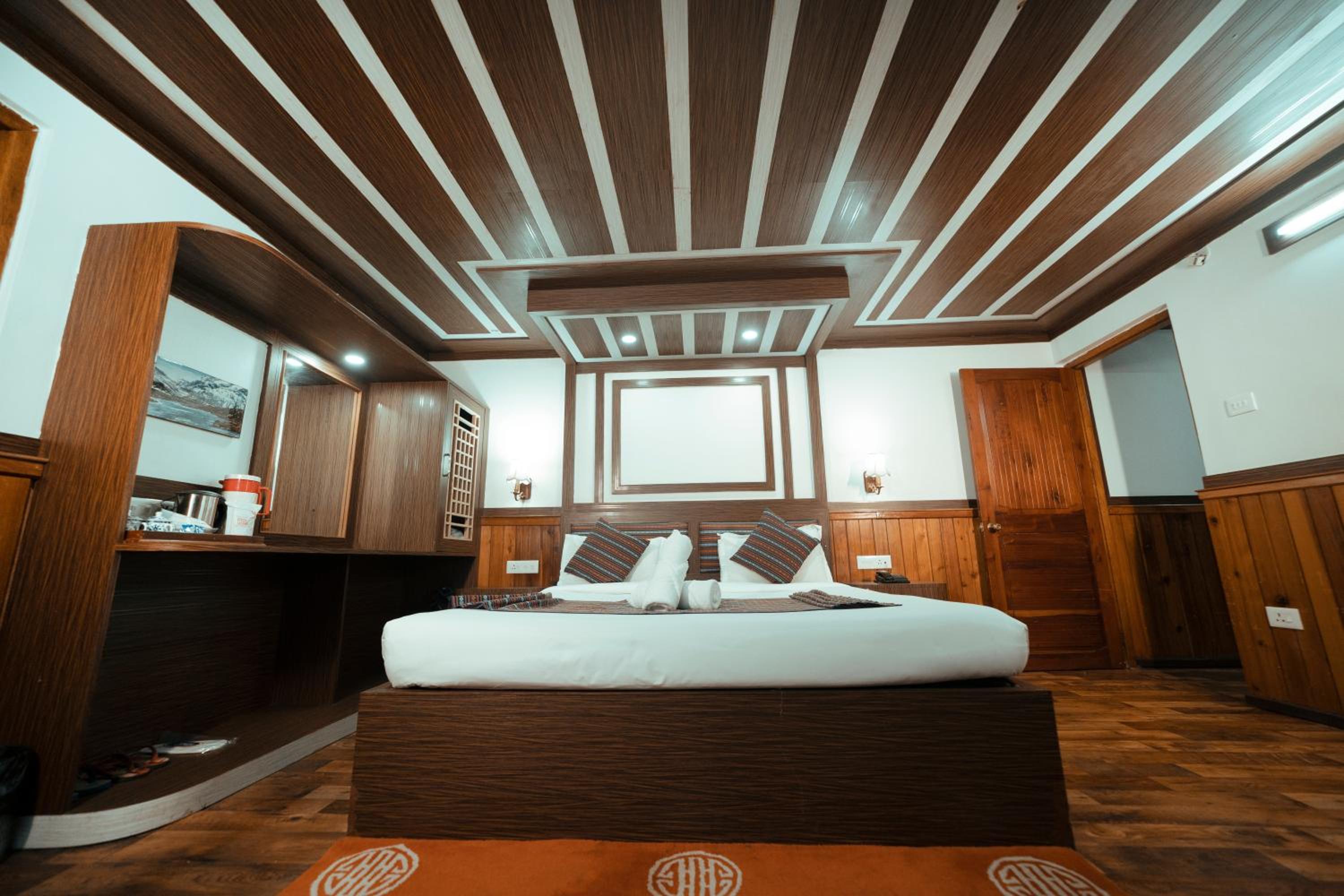 Suite - Photo 16