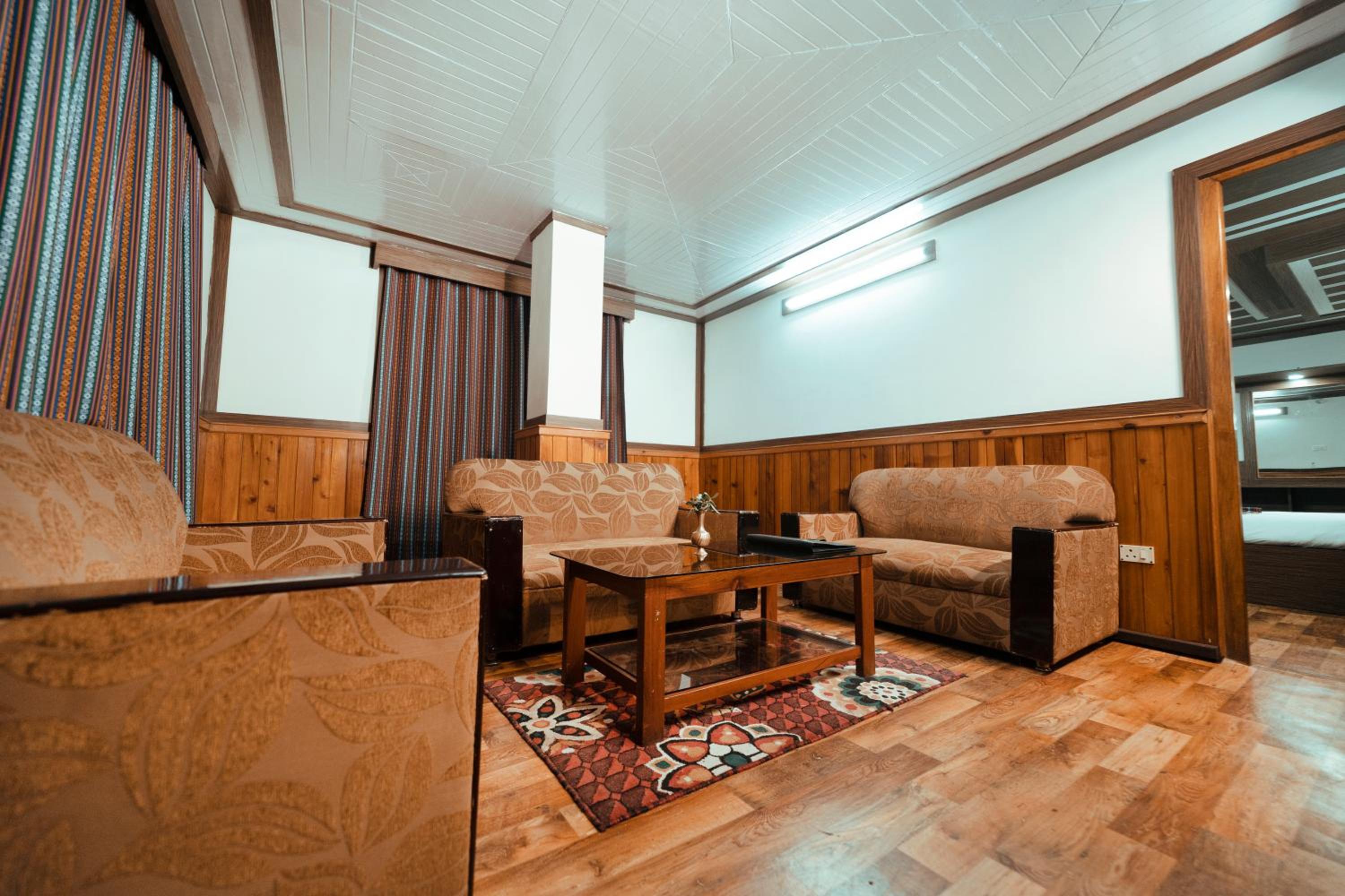 Suite - Photo 2
