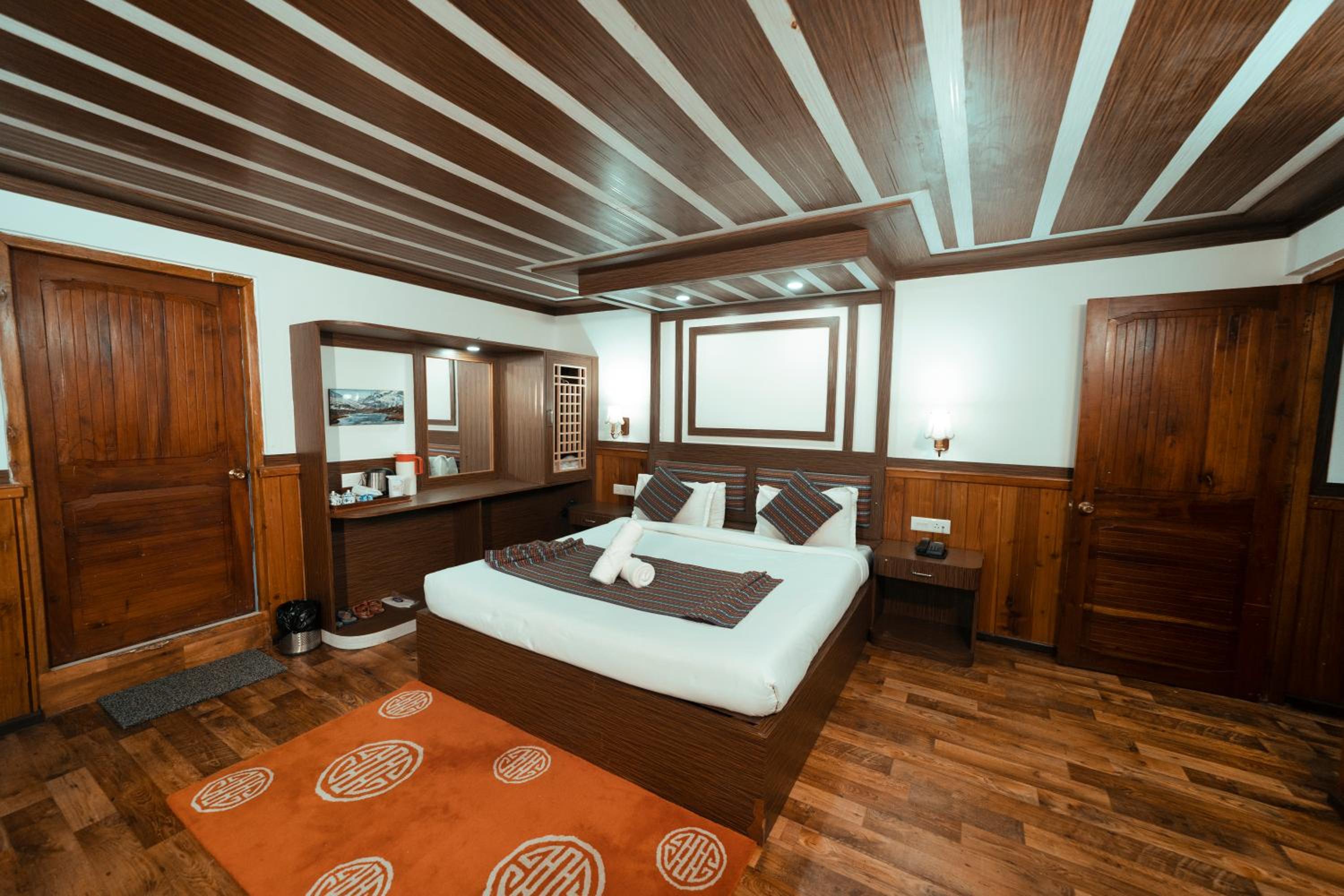 Suite - Photo 17