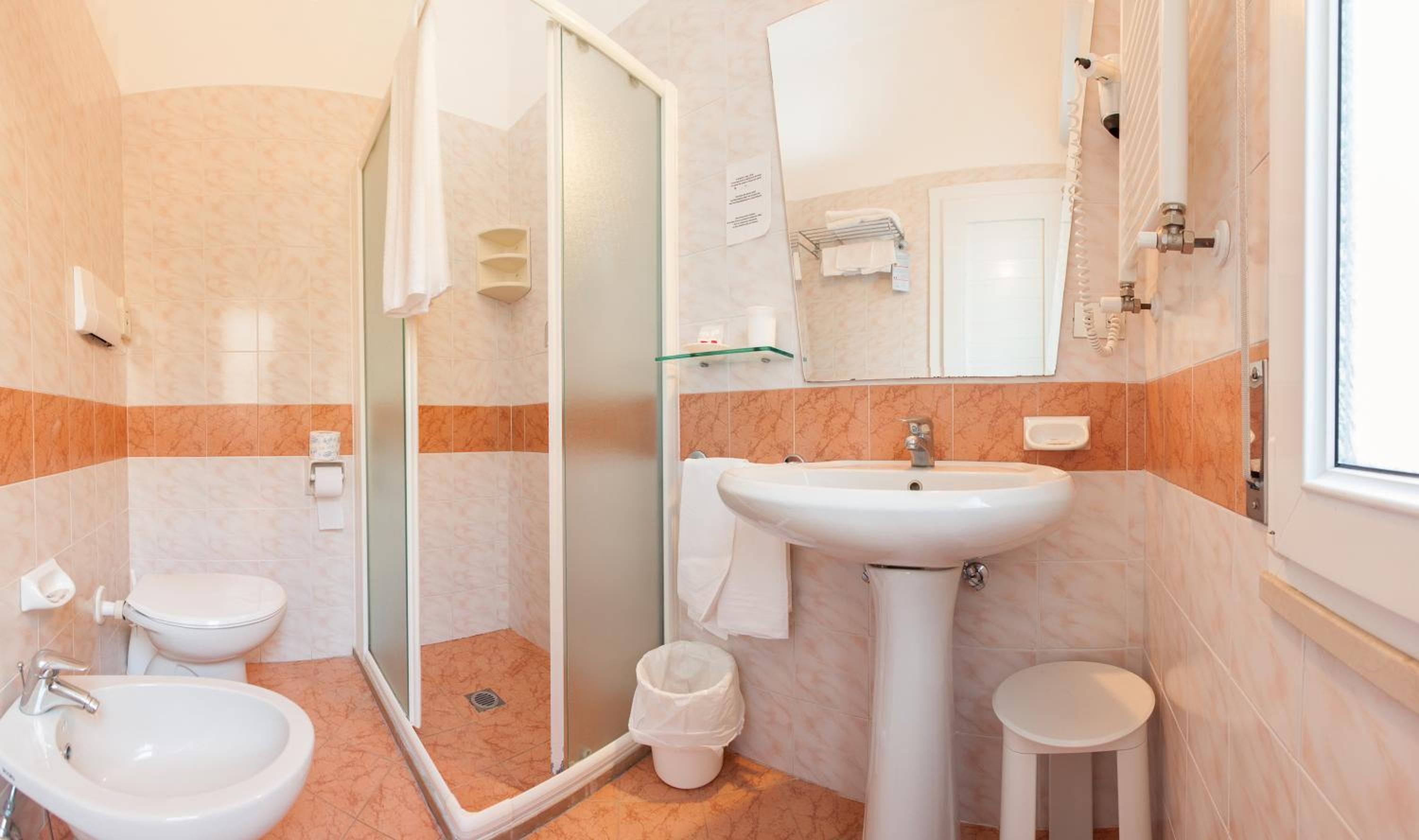 Double or Twin Room - Photo 8
