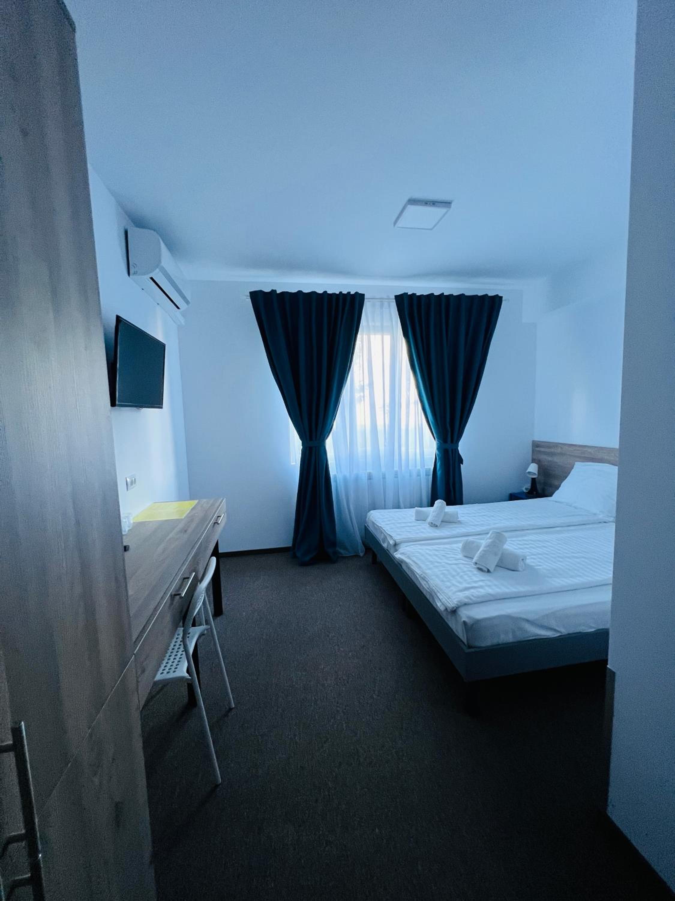 Double Room - Photo 7