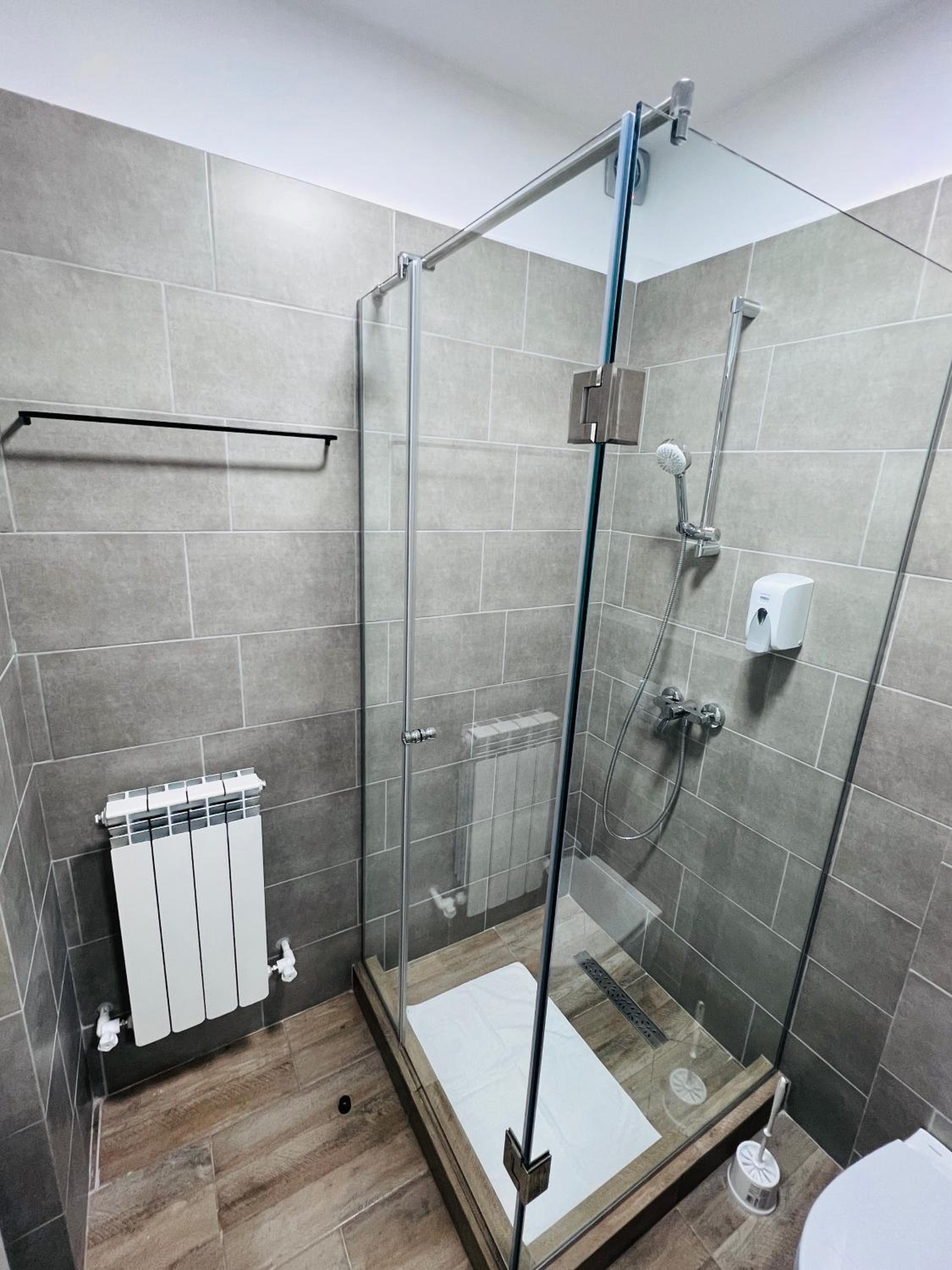 Double Room - Photo 15
