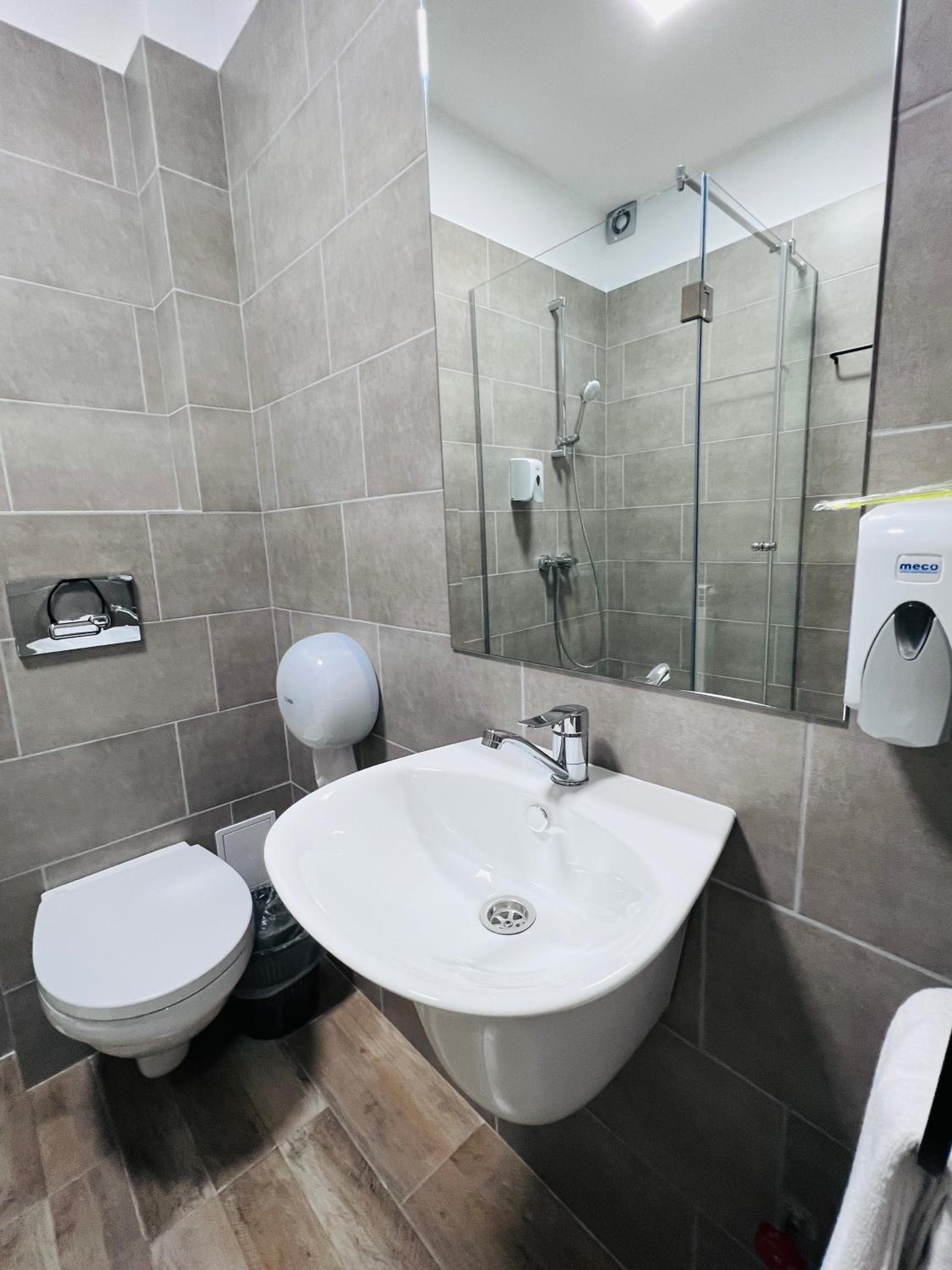 Double Room - Photo 14