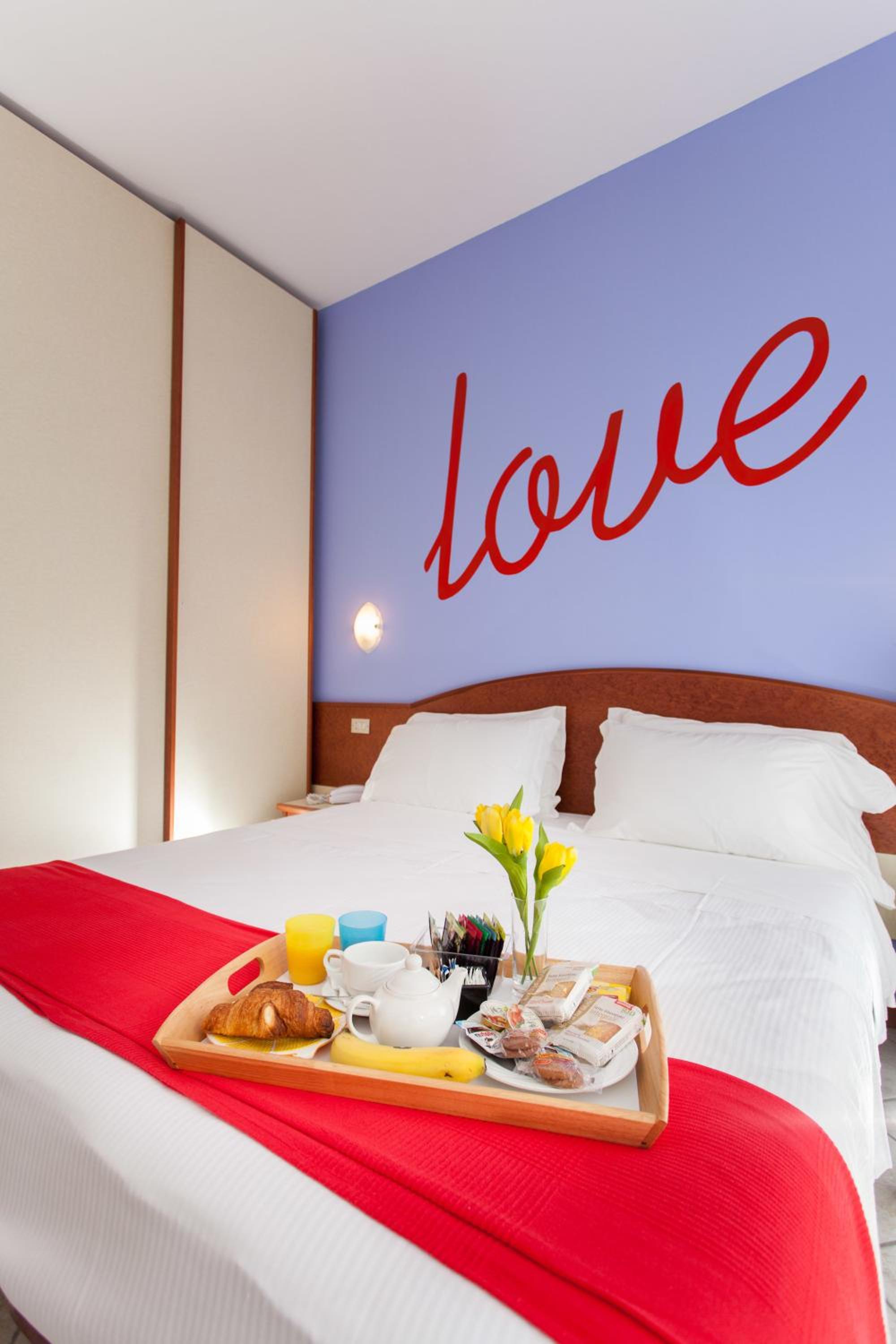 Double or Twin Room - Photo 5