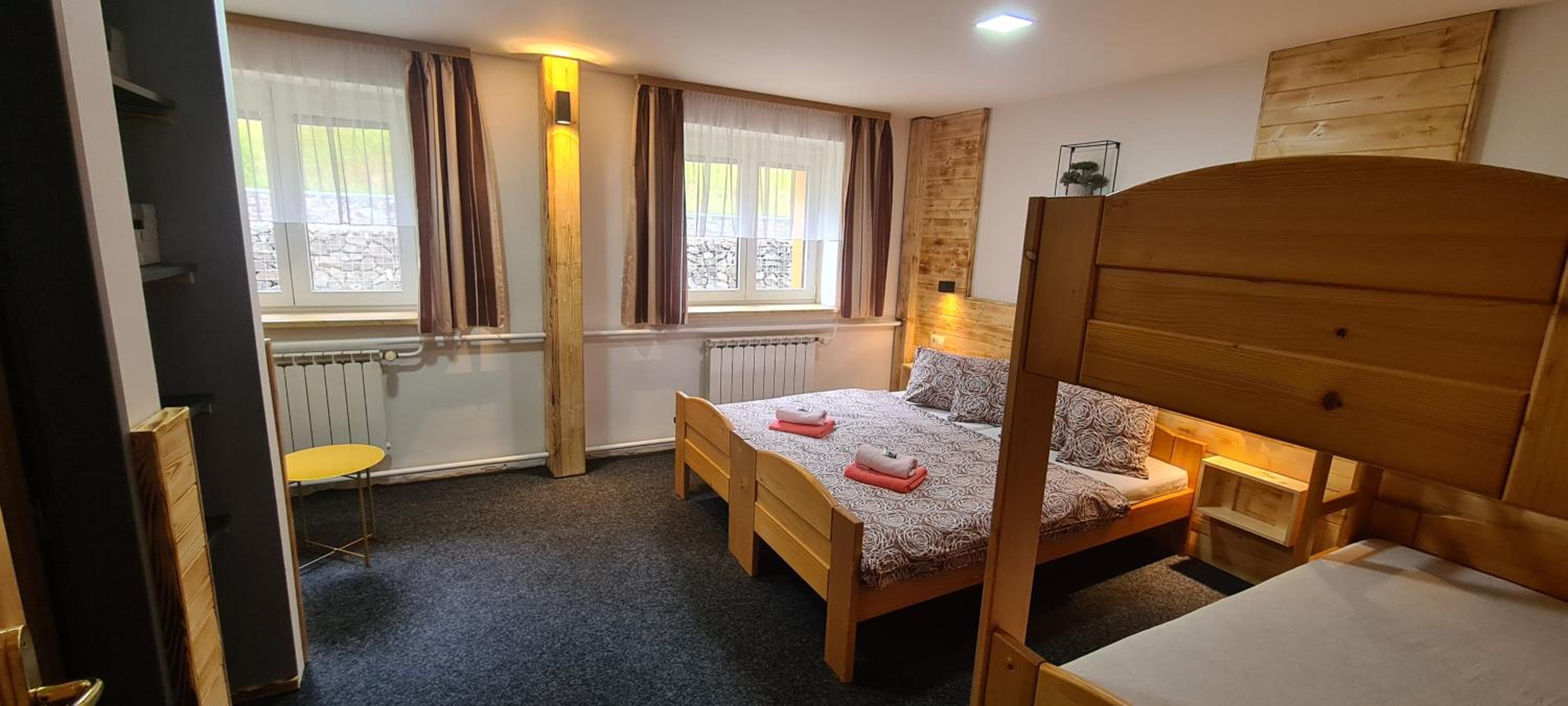 Quadruple Room with Private Bathroom photo 1