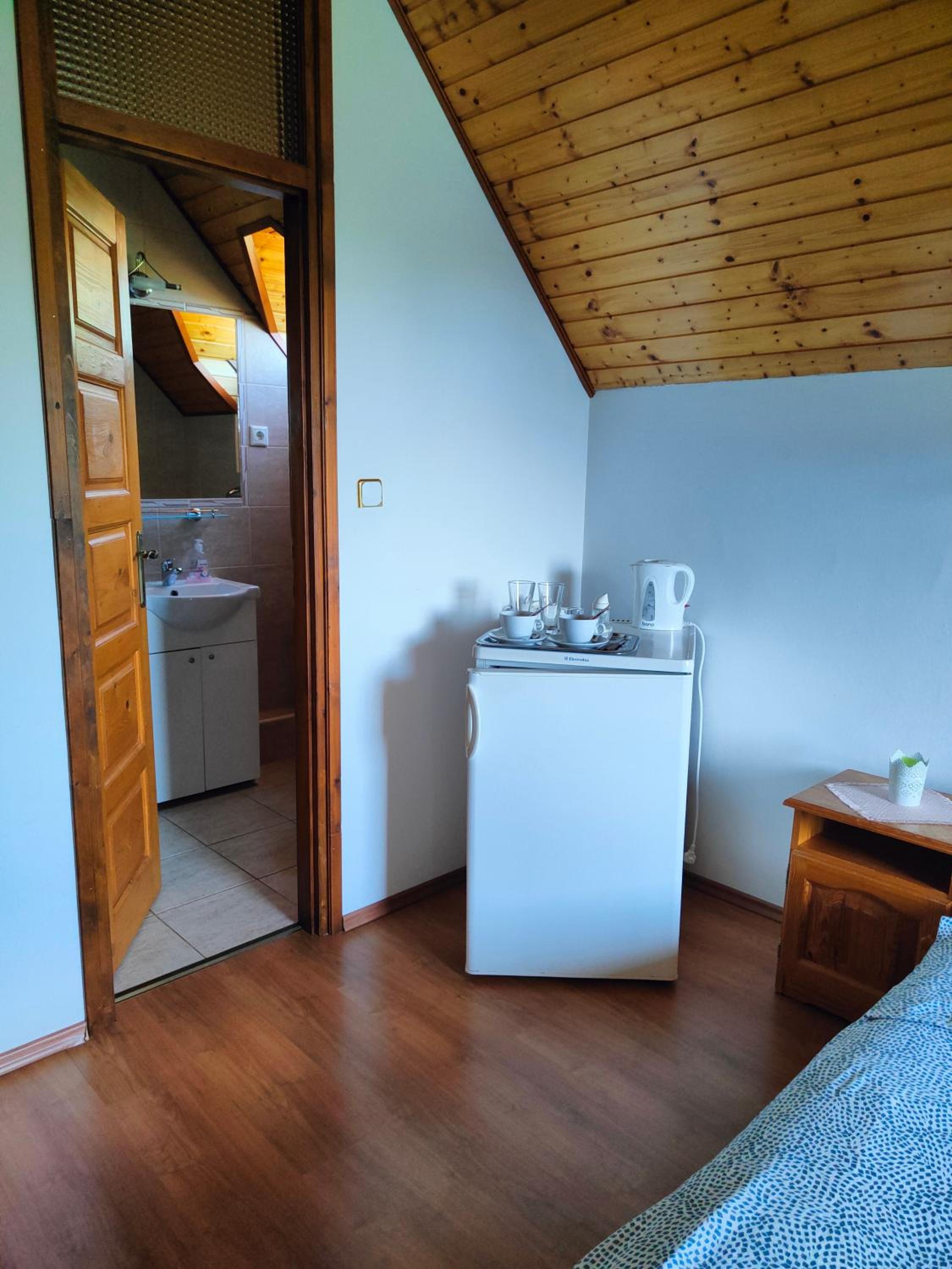 Double Room with Private Bathroom - Photo 6