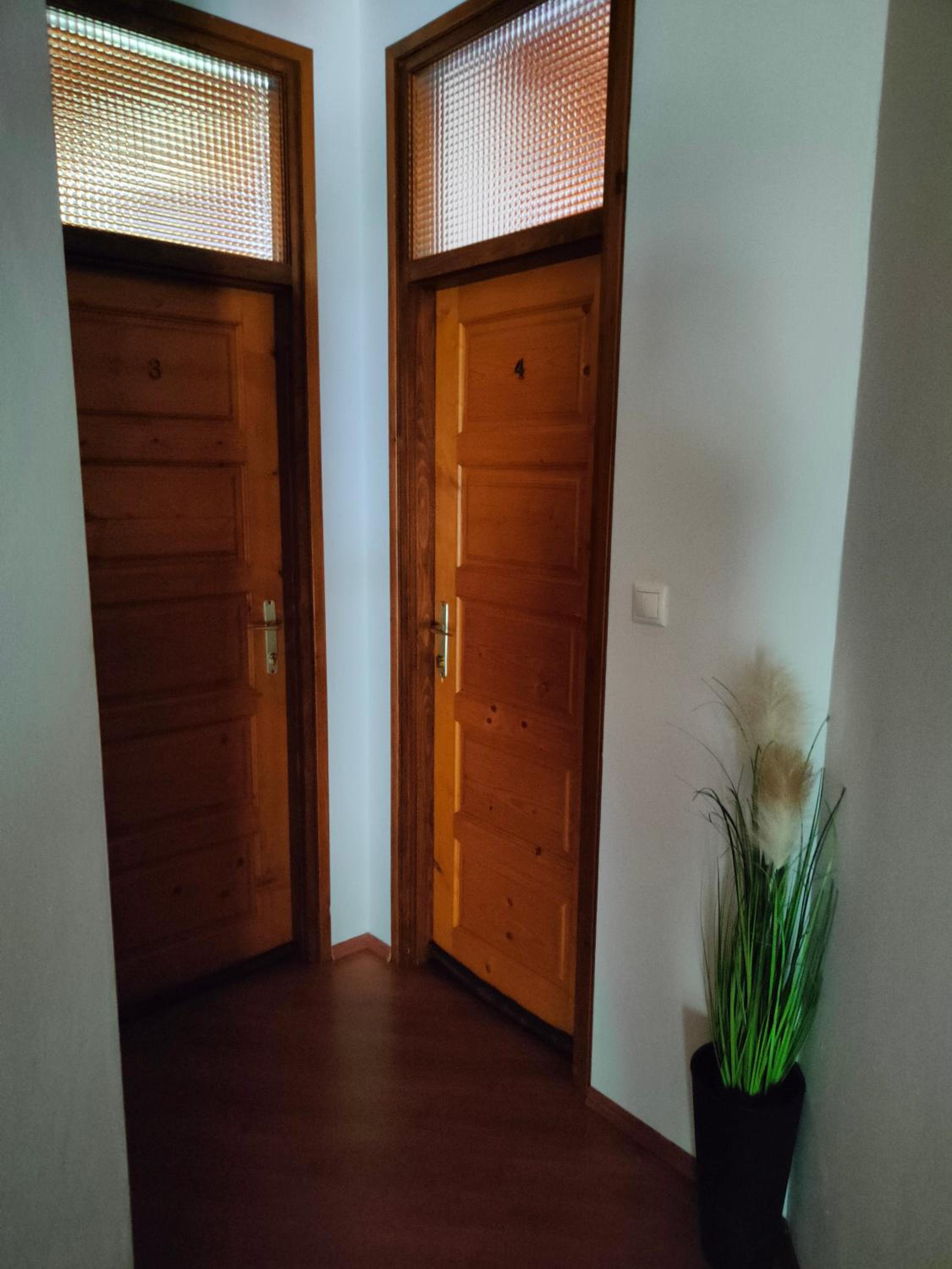 Economy Twin Room - Photo 3