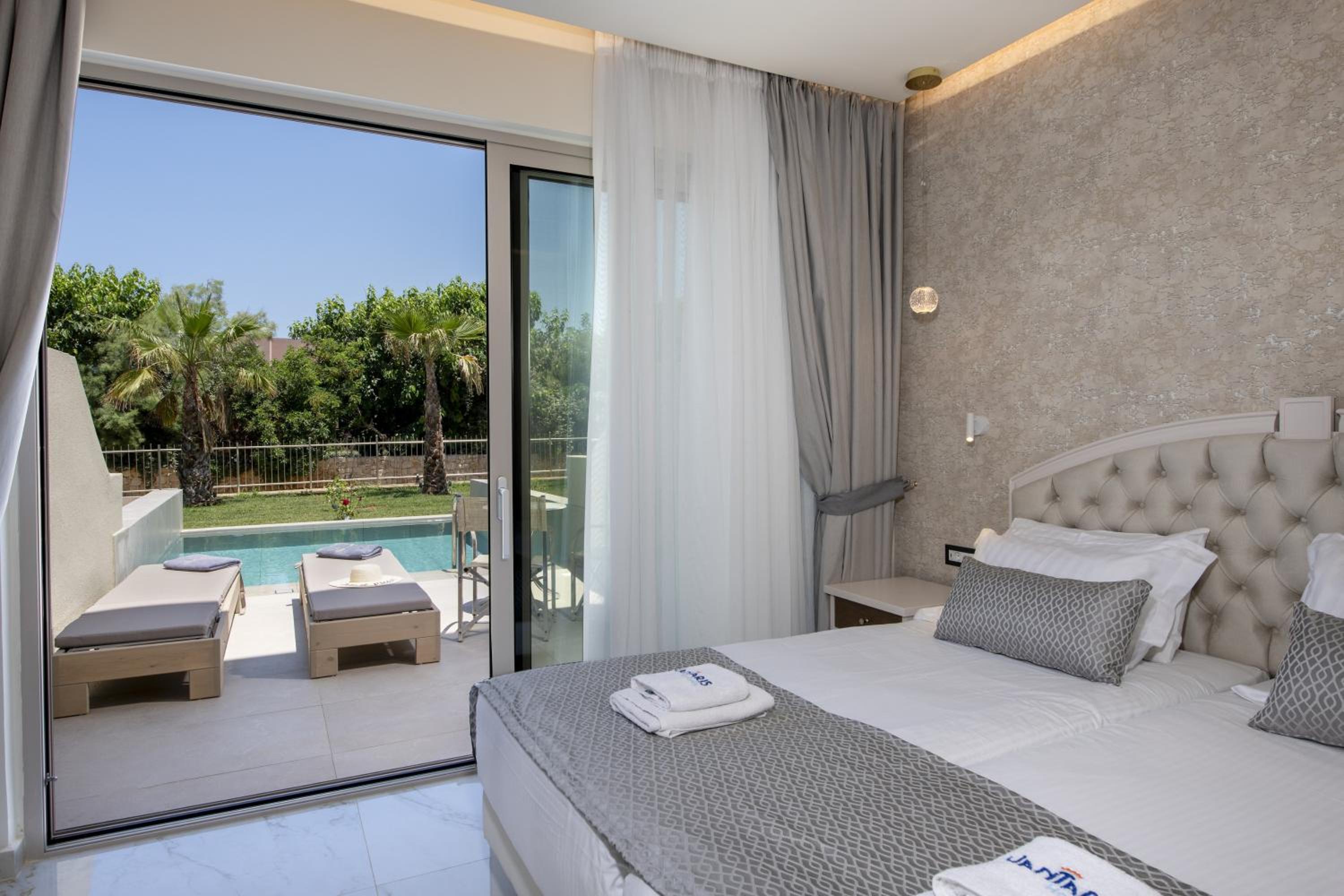 Junior suite with individual pool  photo 2