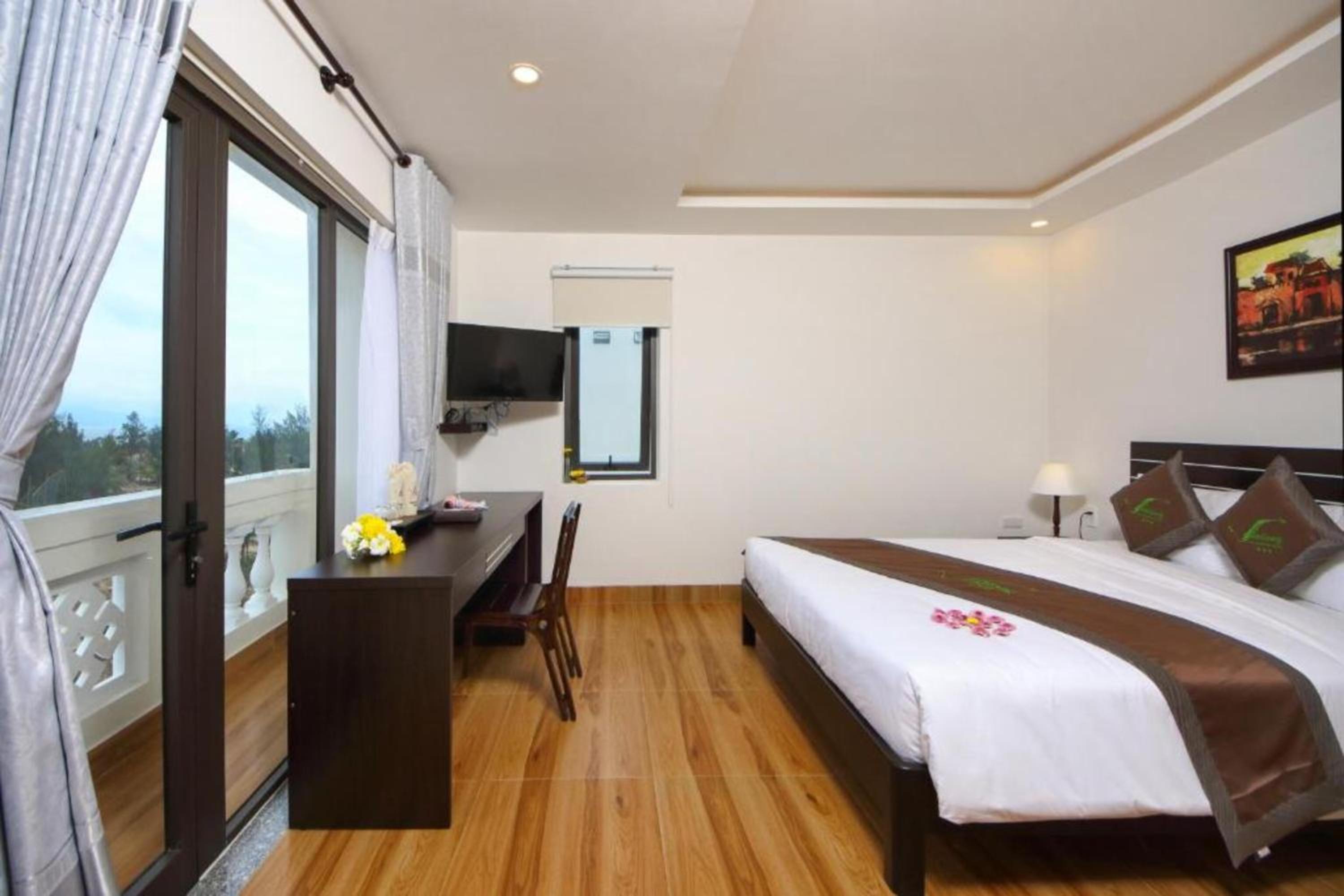 Deluxe Double Room With Balcony - Photo 3