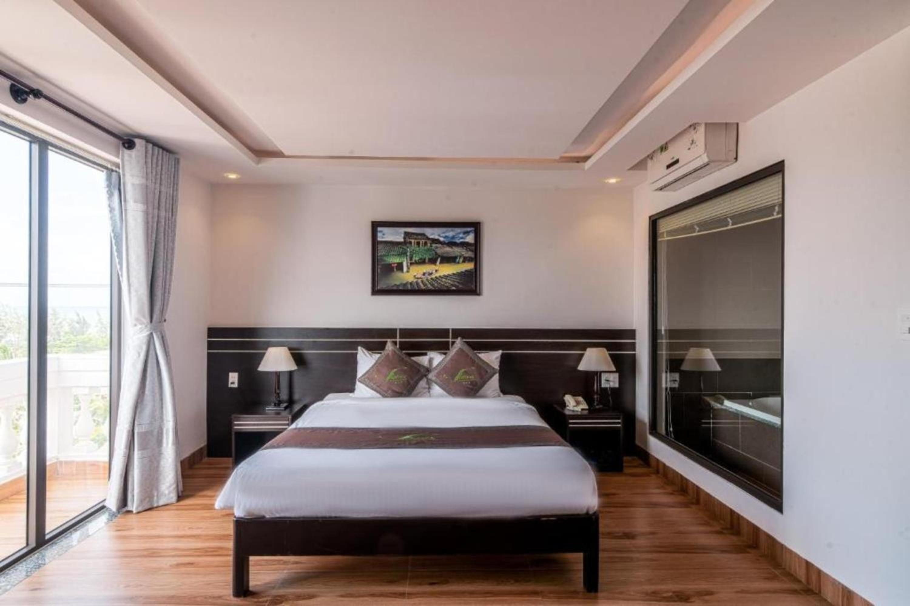 Deluxe Double Room With Balcony - Photo 6