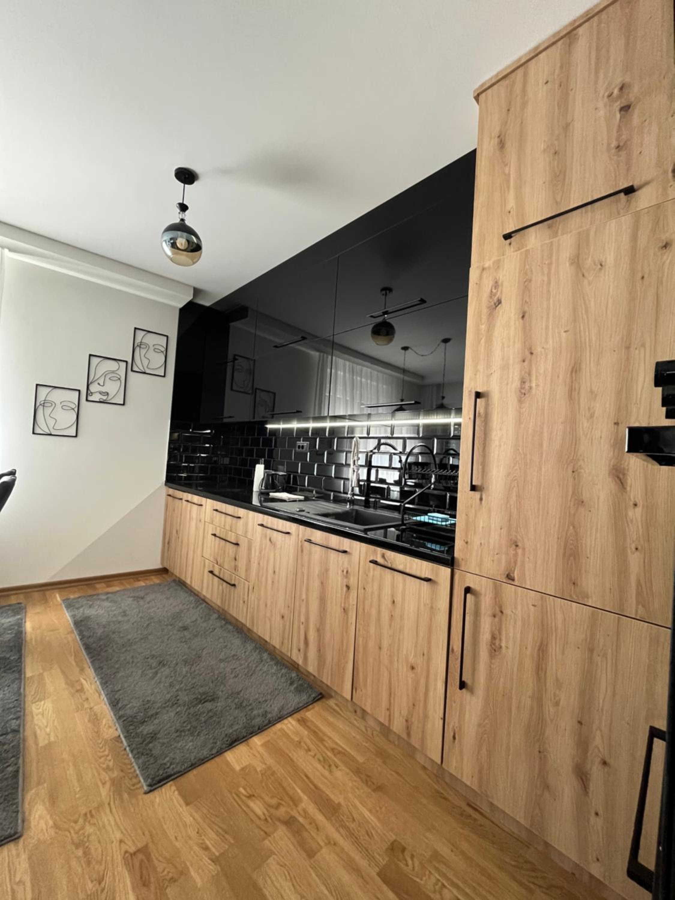 One-Bedroom Apartment with Balcony and City View photo 2