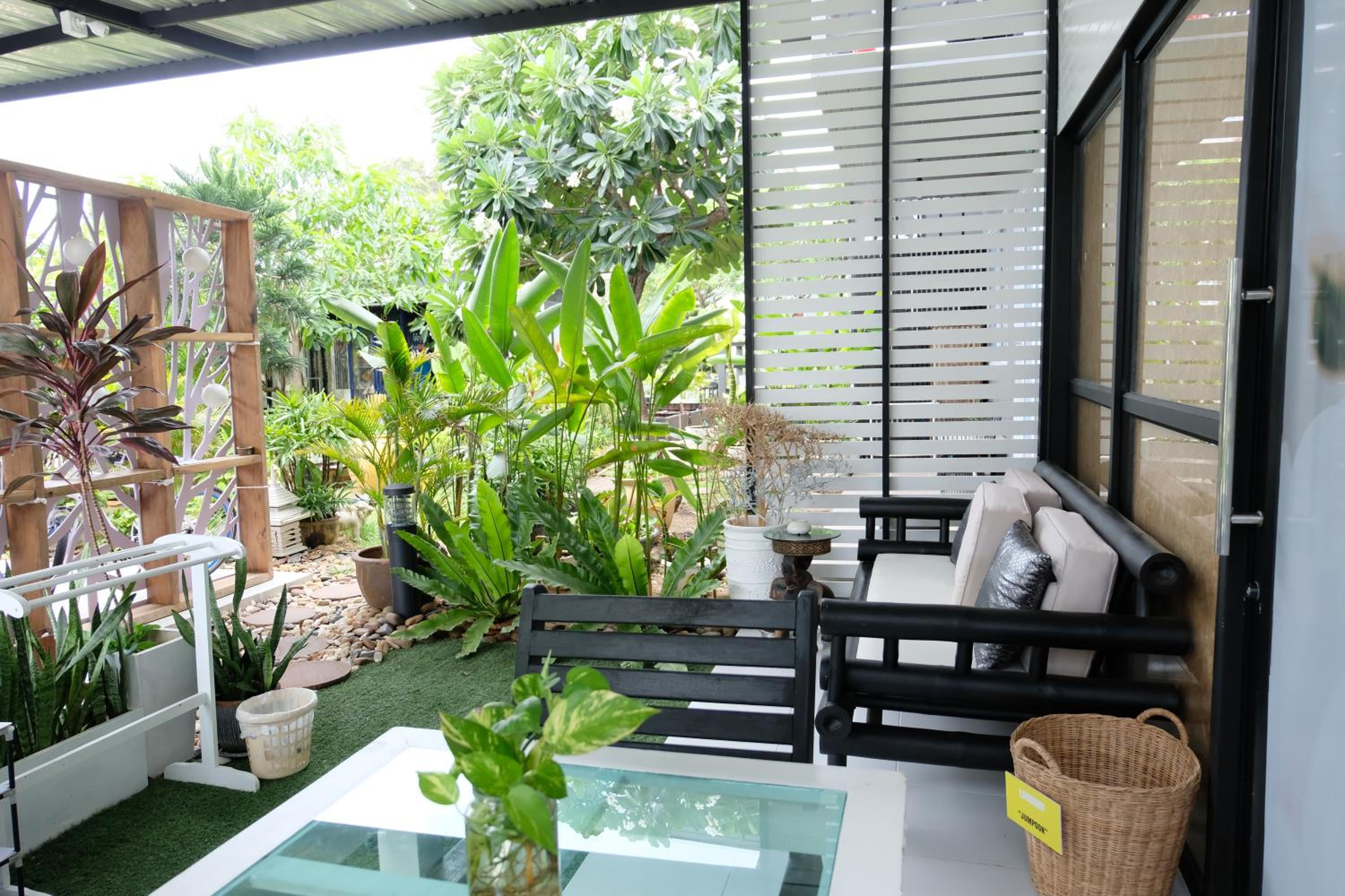 Deluxe Double Room with Balcony - Photo 6