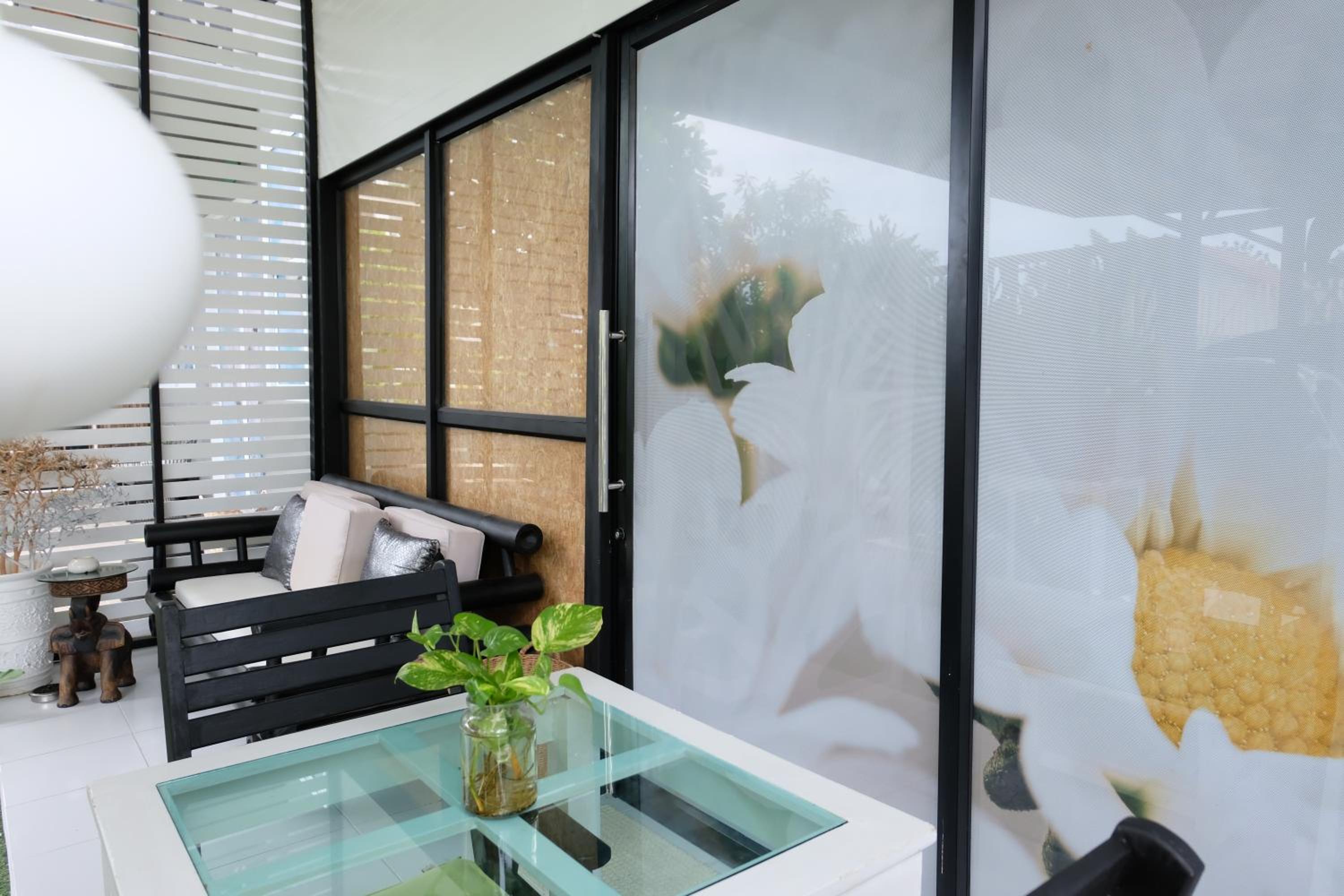 Deluxe Double Room with Balcony - Photo 8