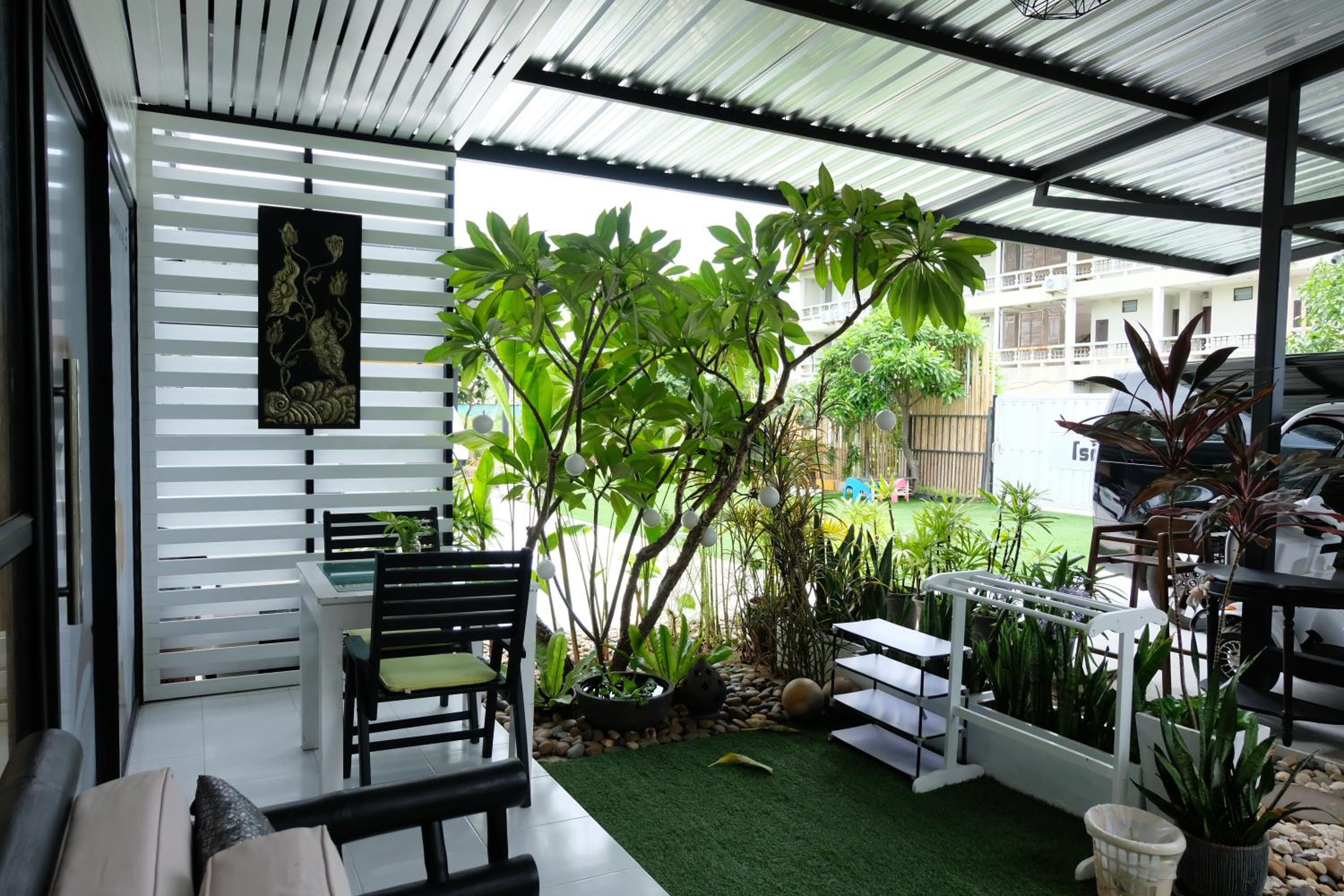 Deluxe Double Room with Balcony - Photo 5