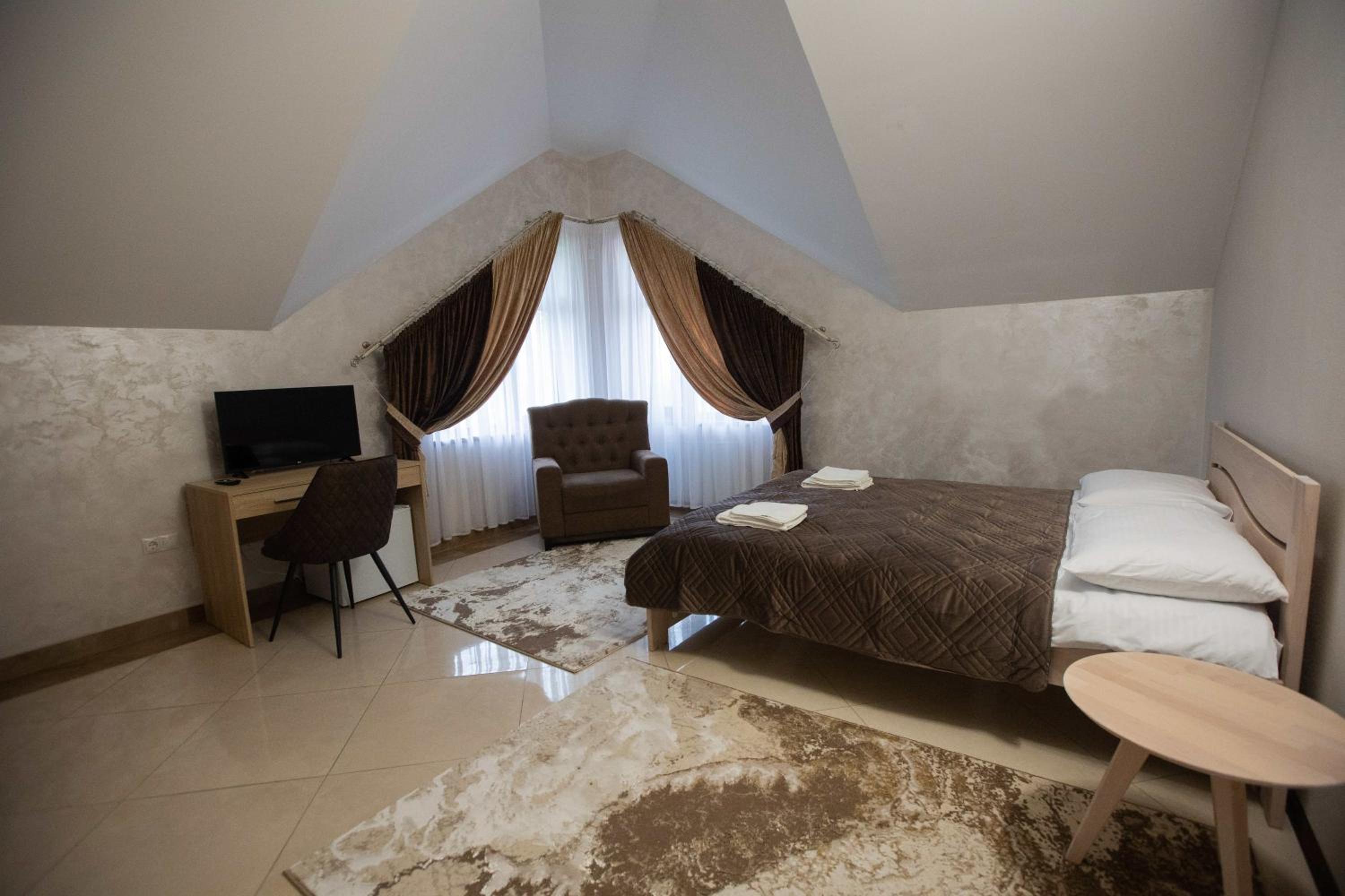 Large Double Room photo 3