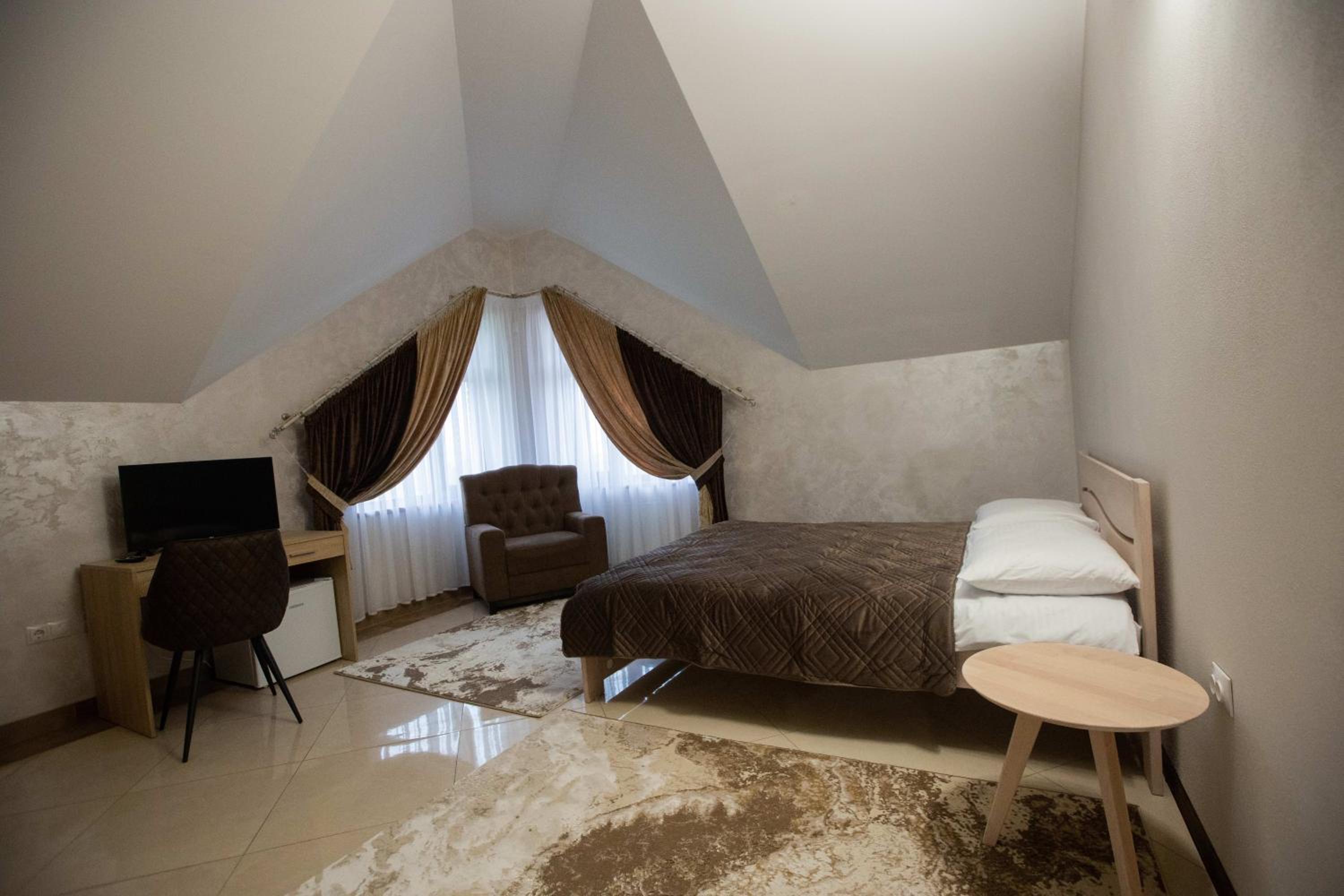 Large Double Room photo 2