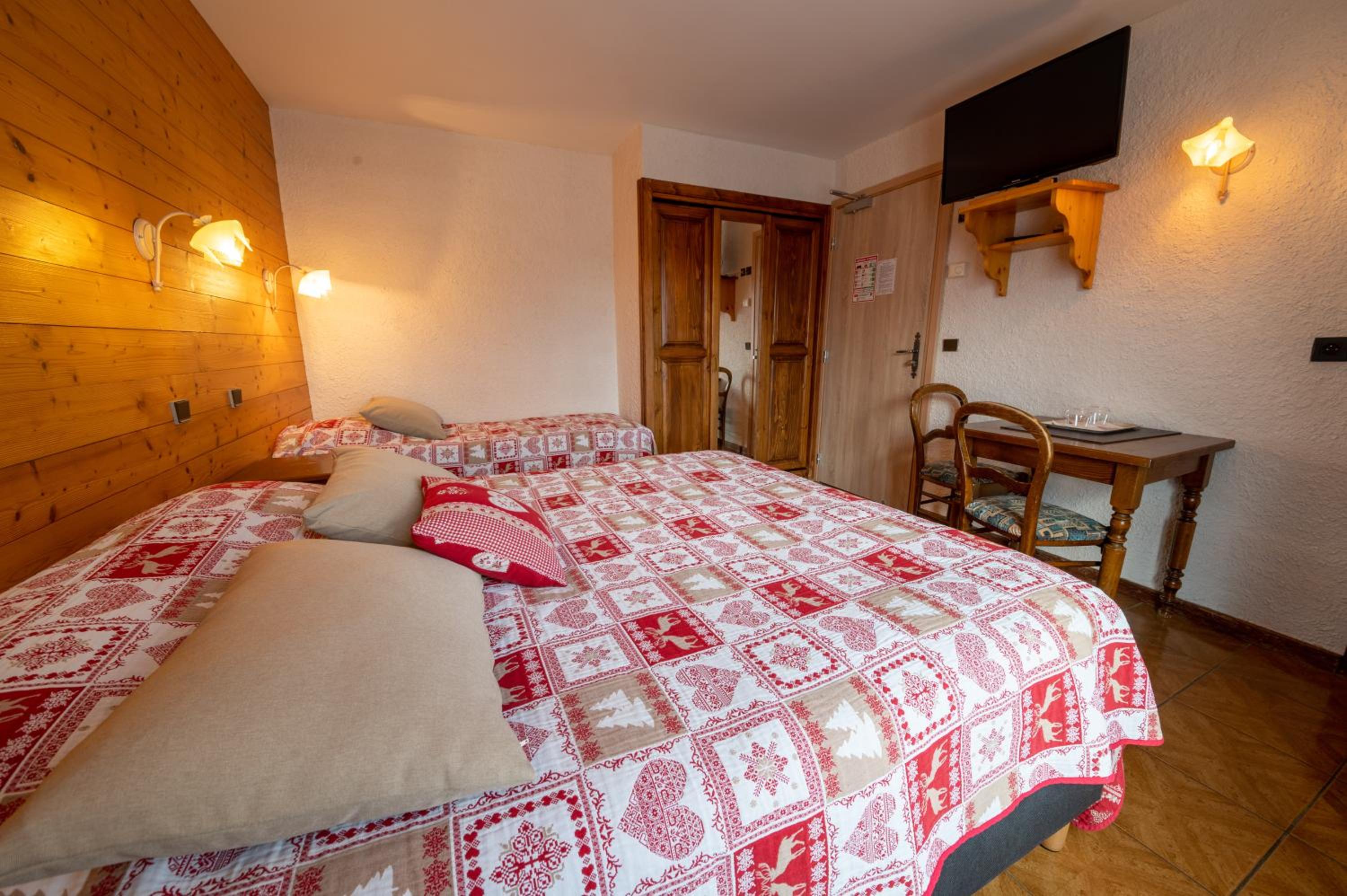 Triple Room with Mountain View