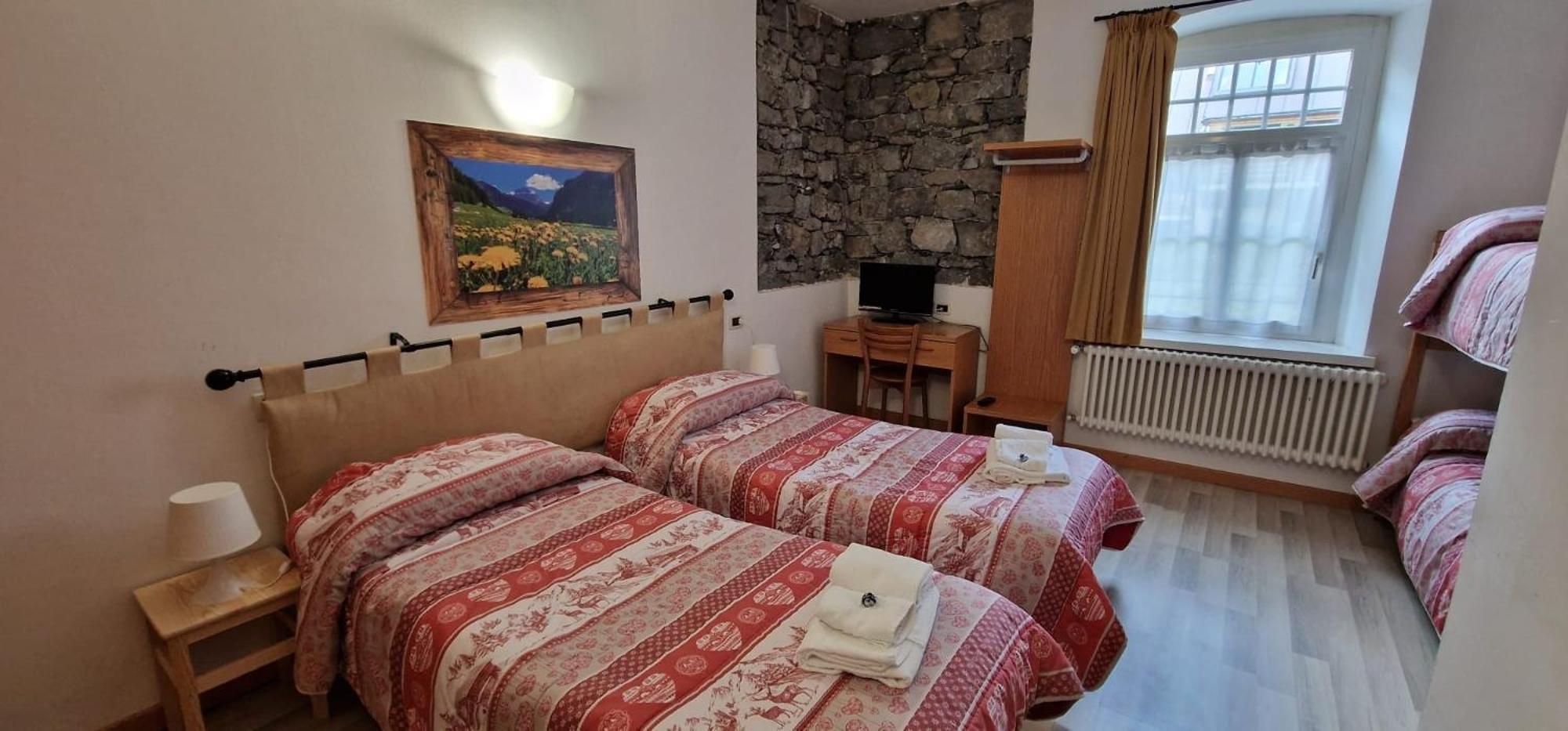 Quadruple Room - Photo 1