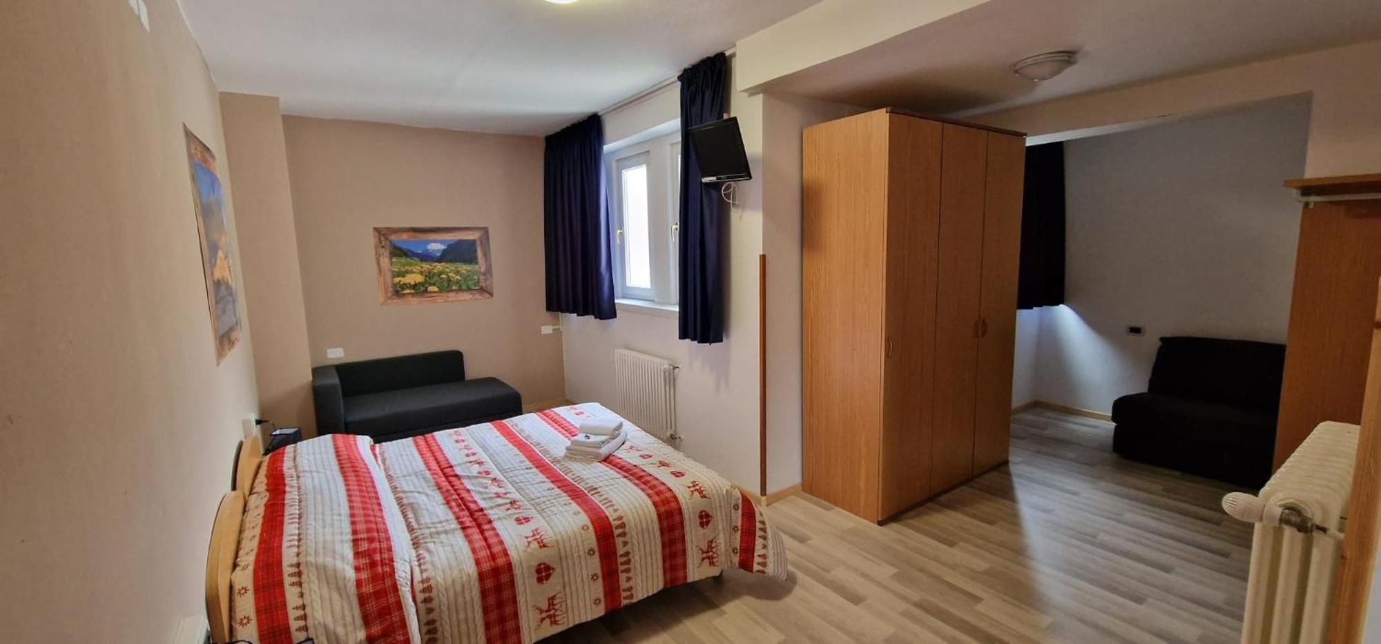 Quadruple Room - Photo 9