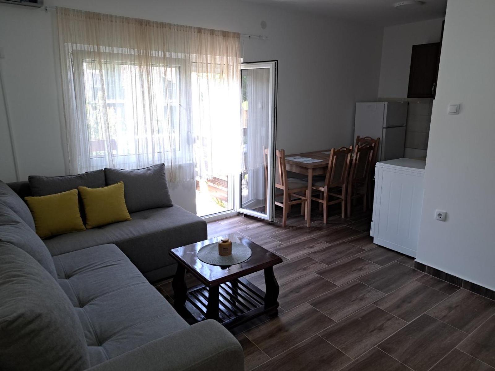 One-Bedroom Apartment photo 2
