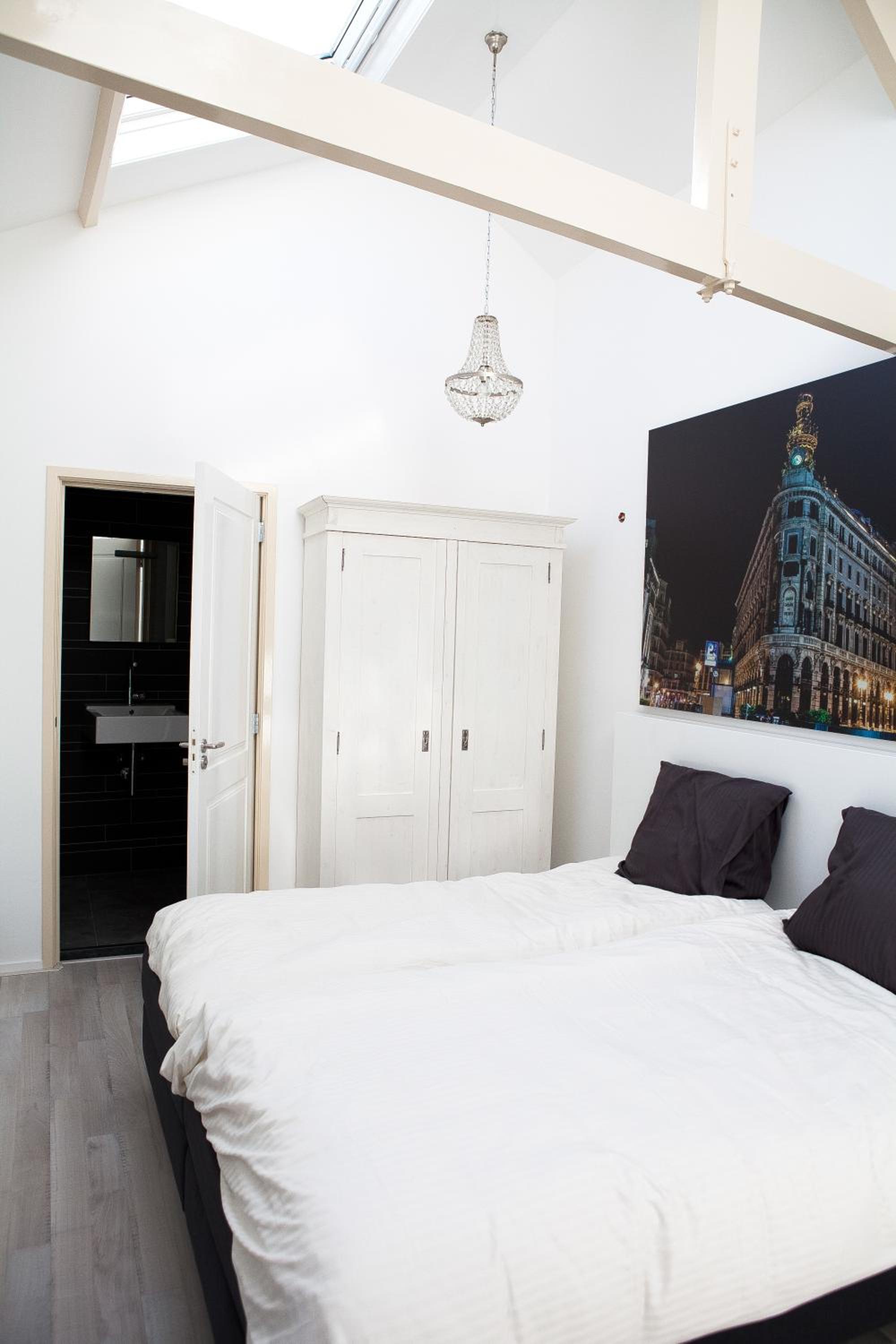 Twin Room with Private Bathroom photo 2