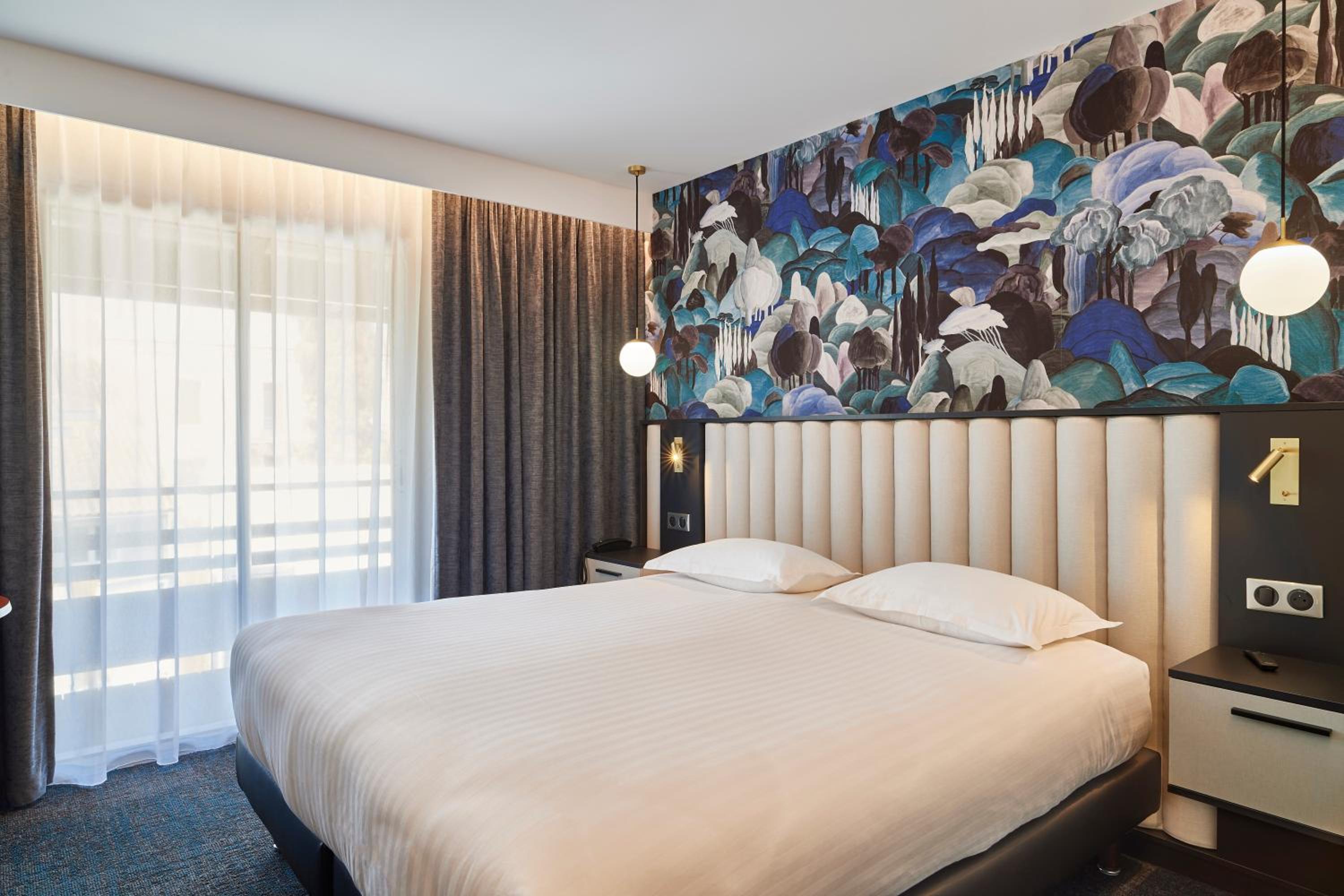Deluxe King Room - Photo 5