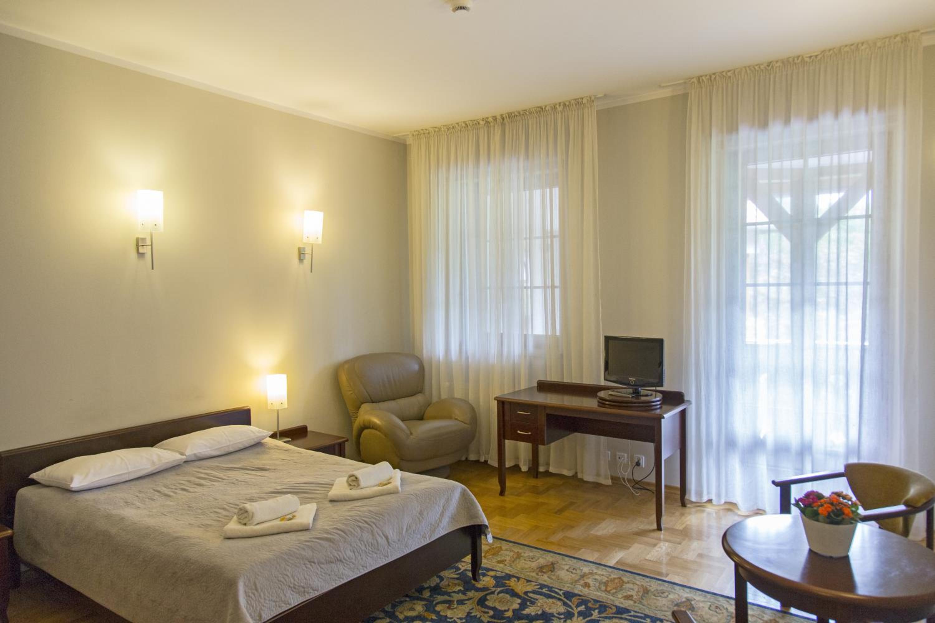 Double Room - Photo 2