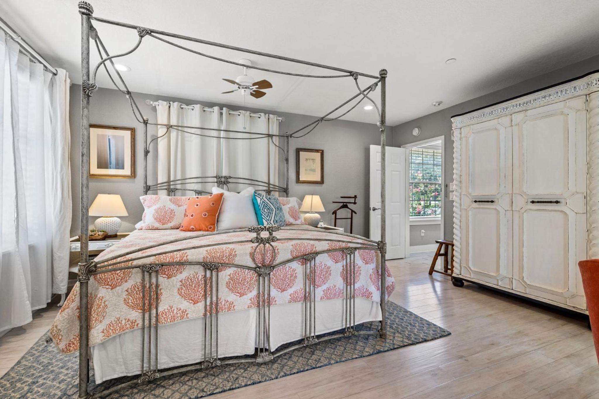 King Suite with Pool View
