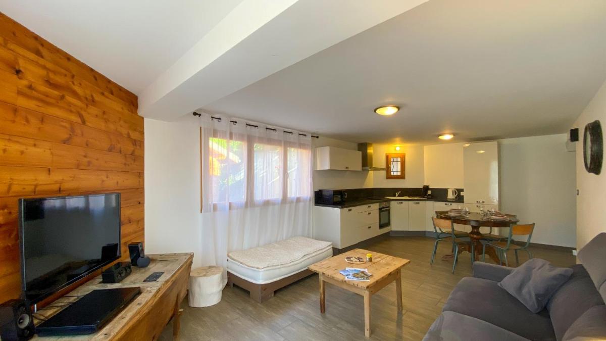 Two-Bedroom Cottage photo 2