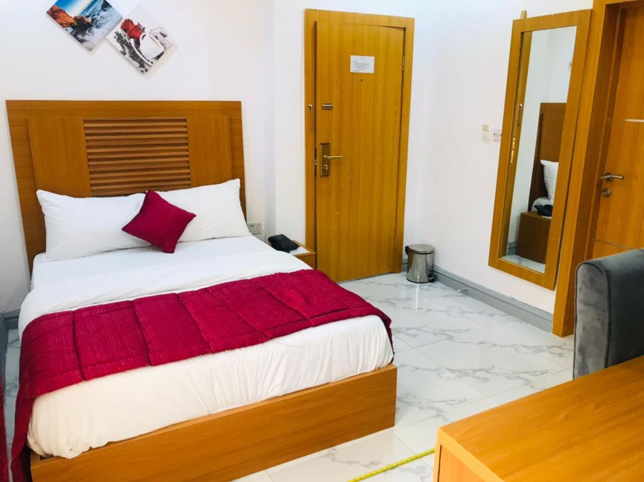 Budget Double Room photo 3