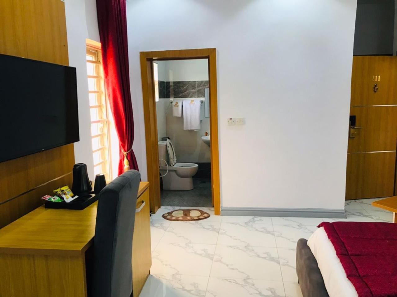Deluxe King Room photo 1