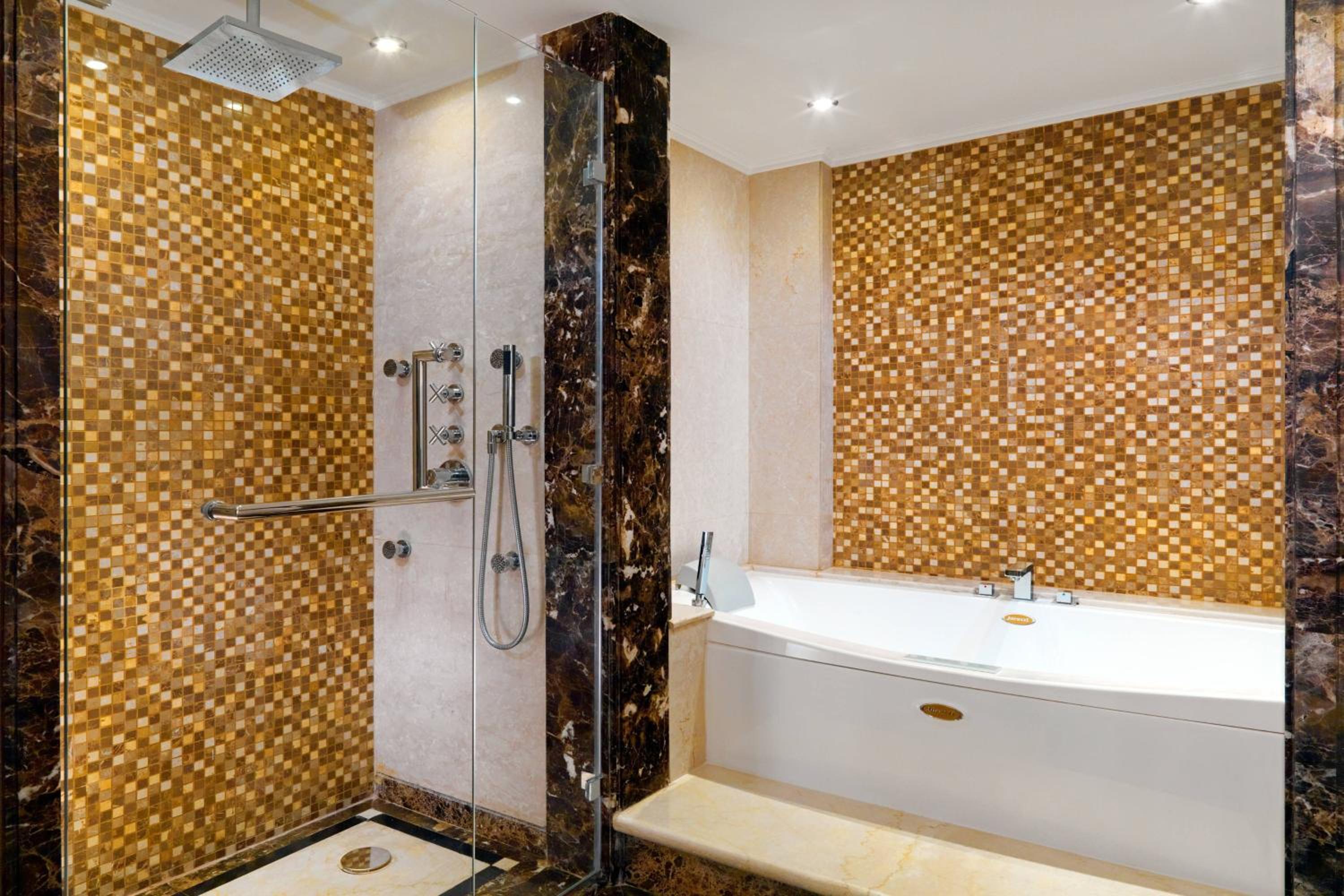 Ambassador Suite, Club lounge access, 1 King, River view, High Floor - Photo 5