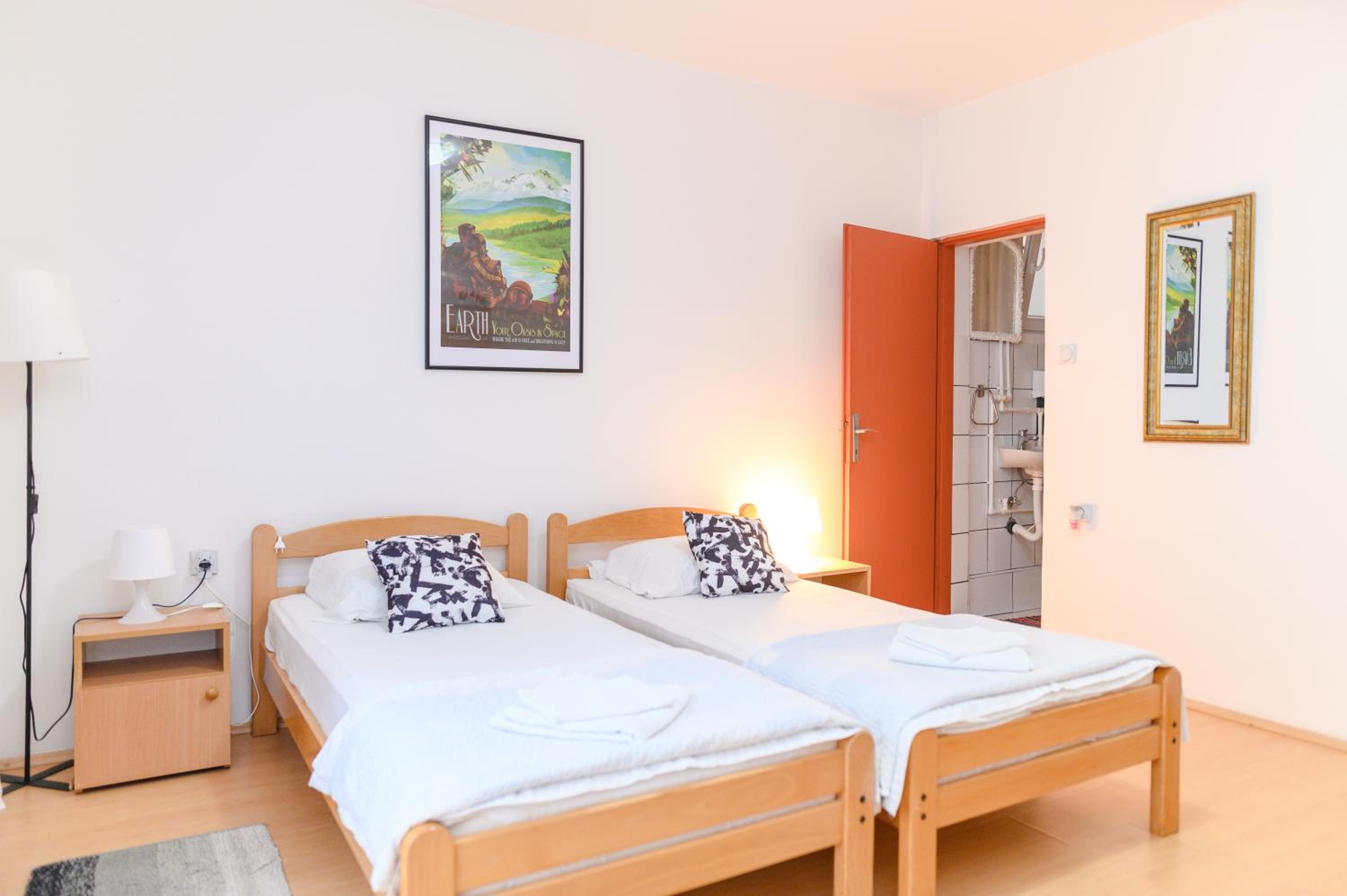 Studio Apartment with Balcony photo 3