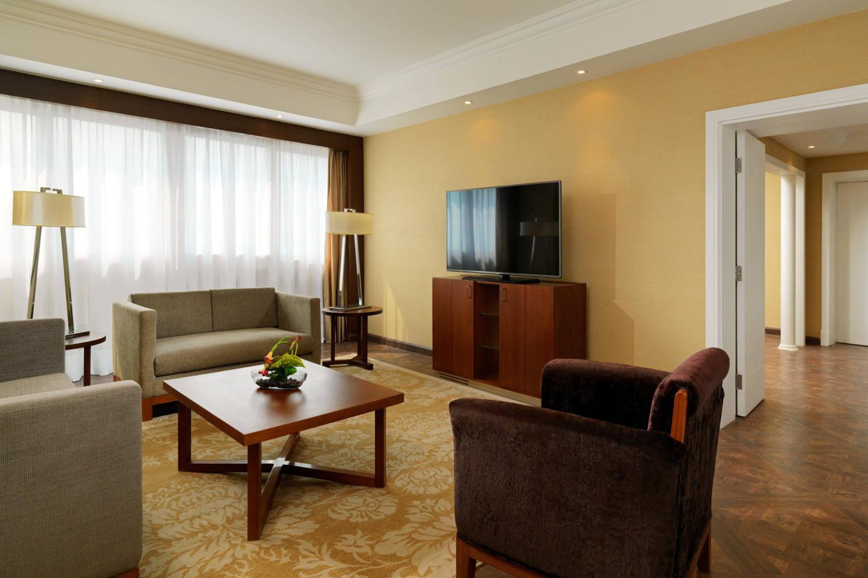 Presidential King Suite with River View - Club Lounge Access