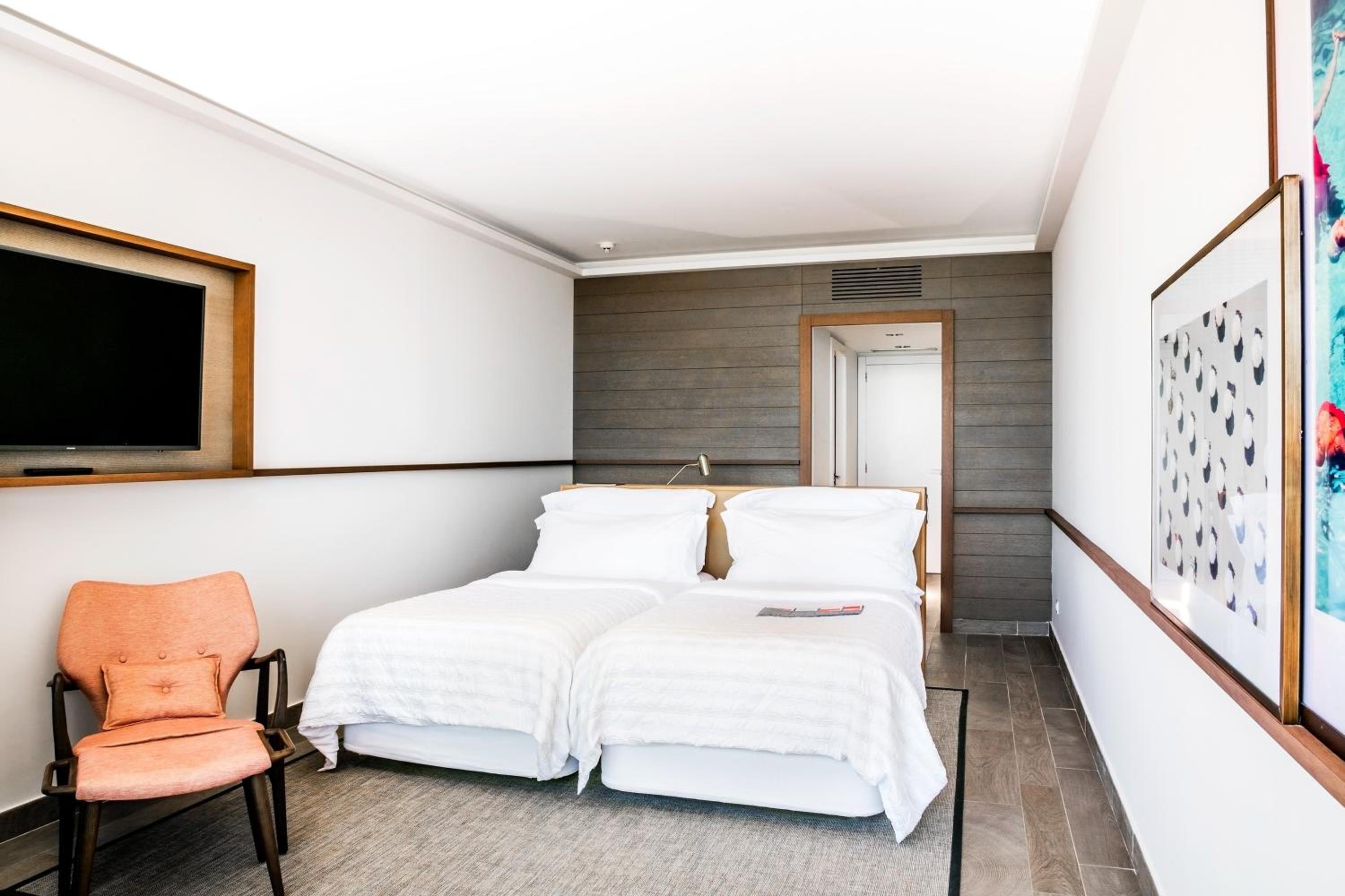 Premium Beachfront Contemporary Twin Room