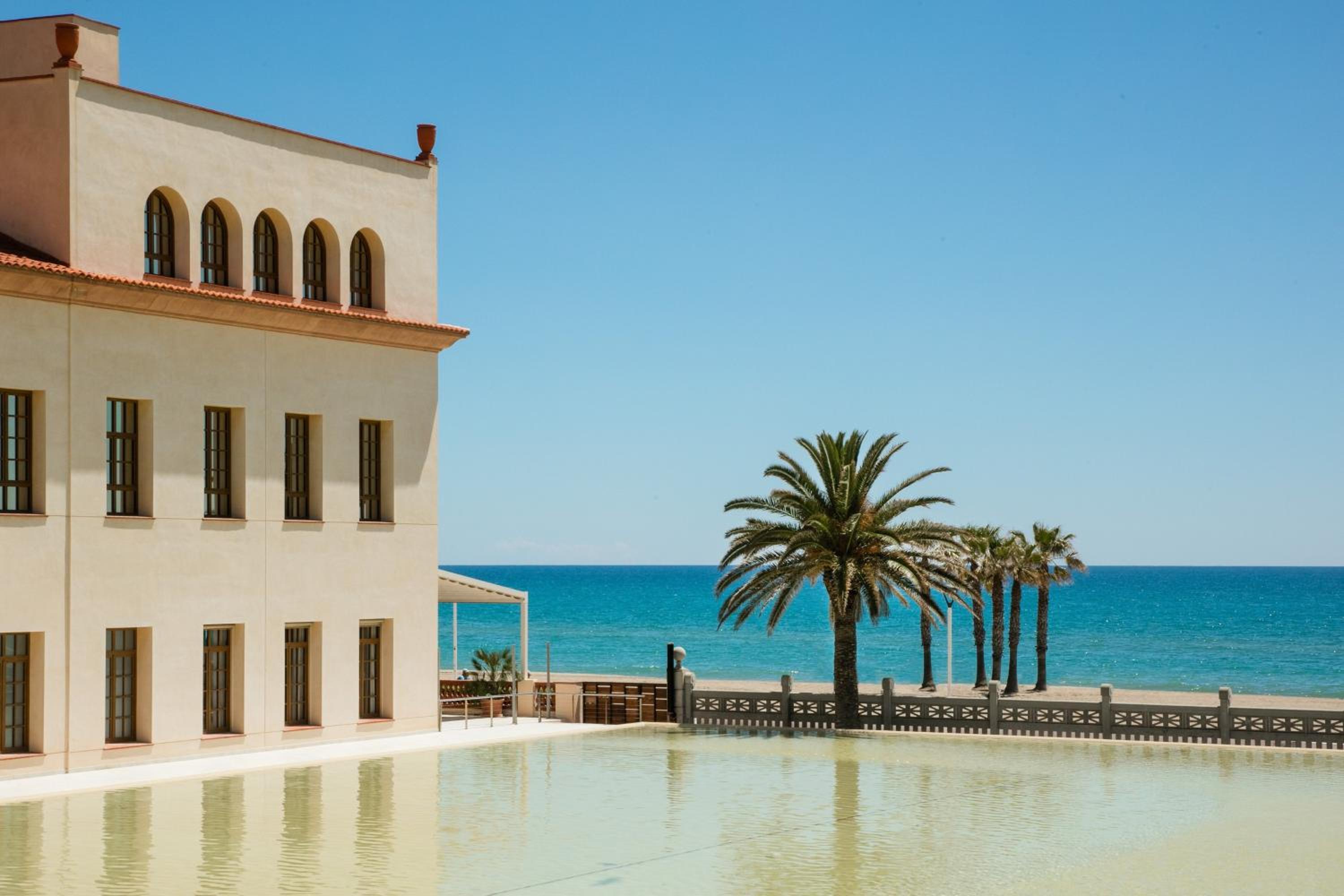 Superior Twin Room with Balcony and Partial Sea View thumbnail 5